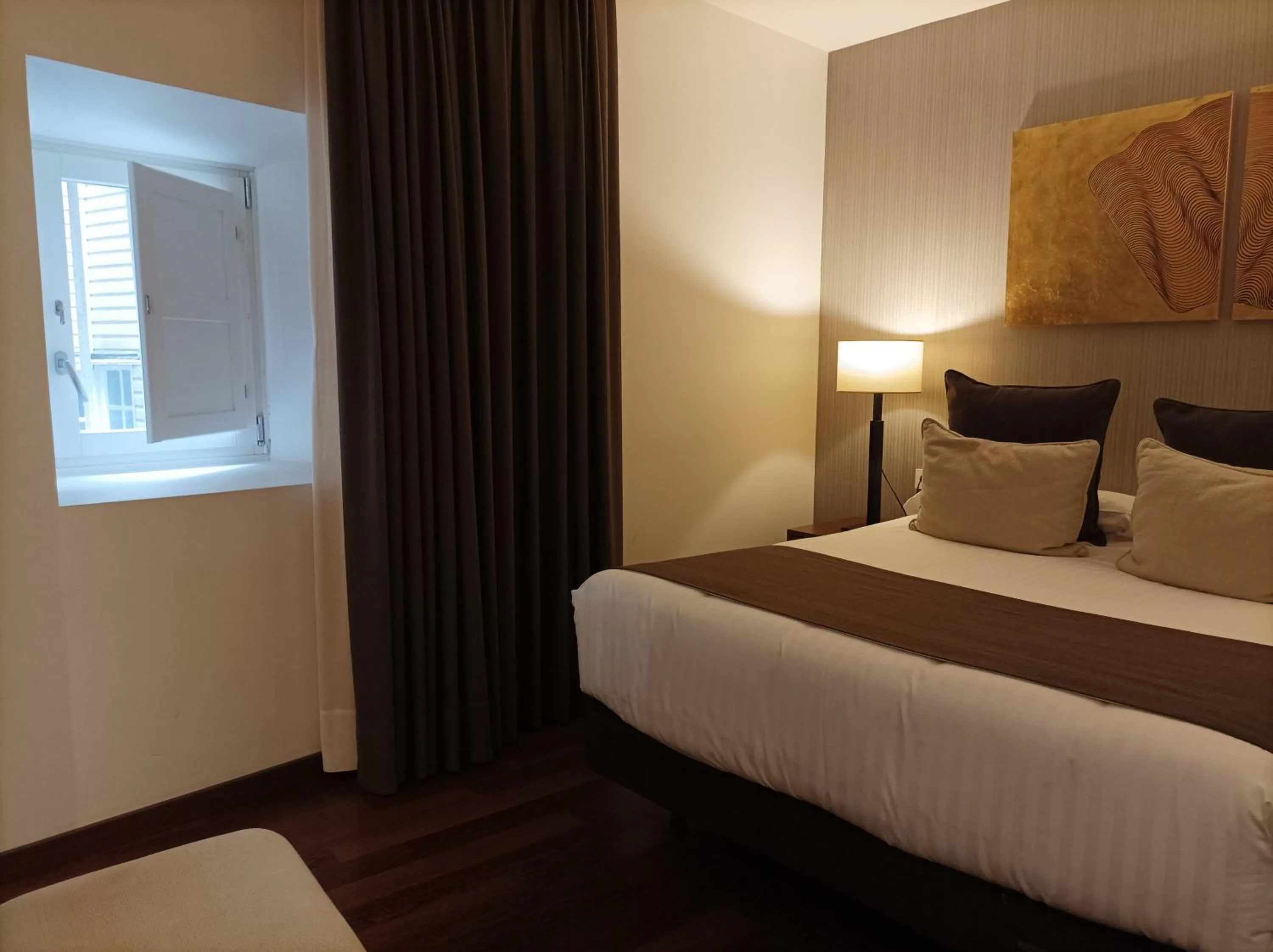 Photo of the whole room, Bed in Carris Casa de la Troya