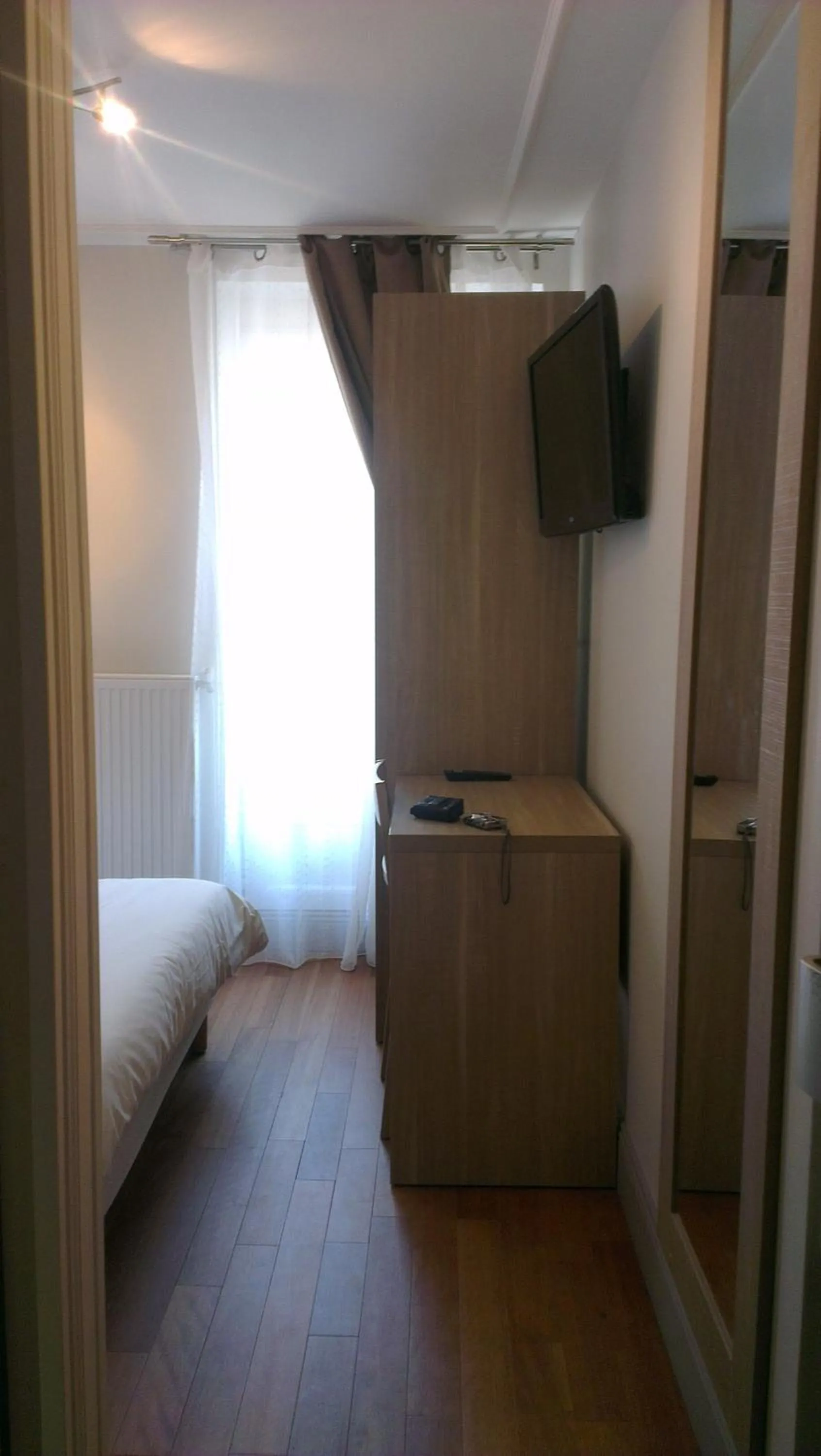 Photo of the whole room, Bed in Luxelthe