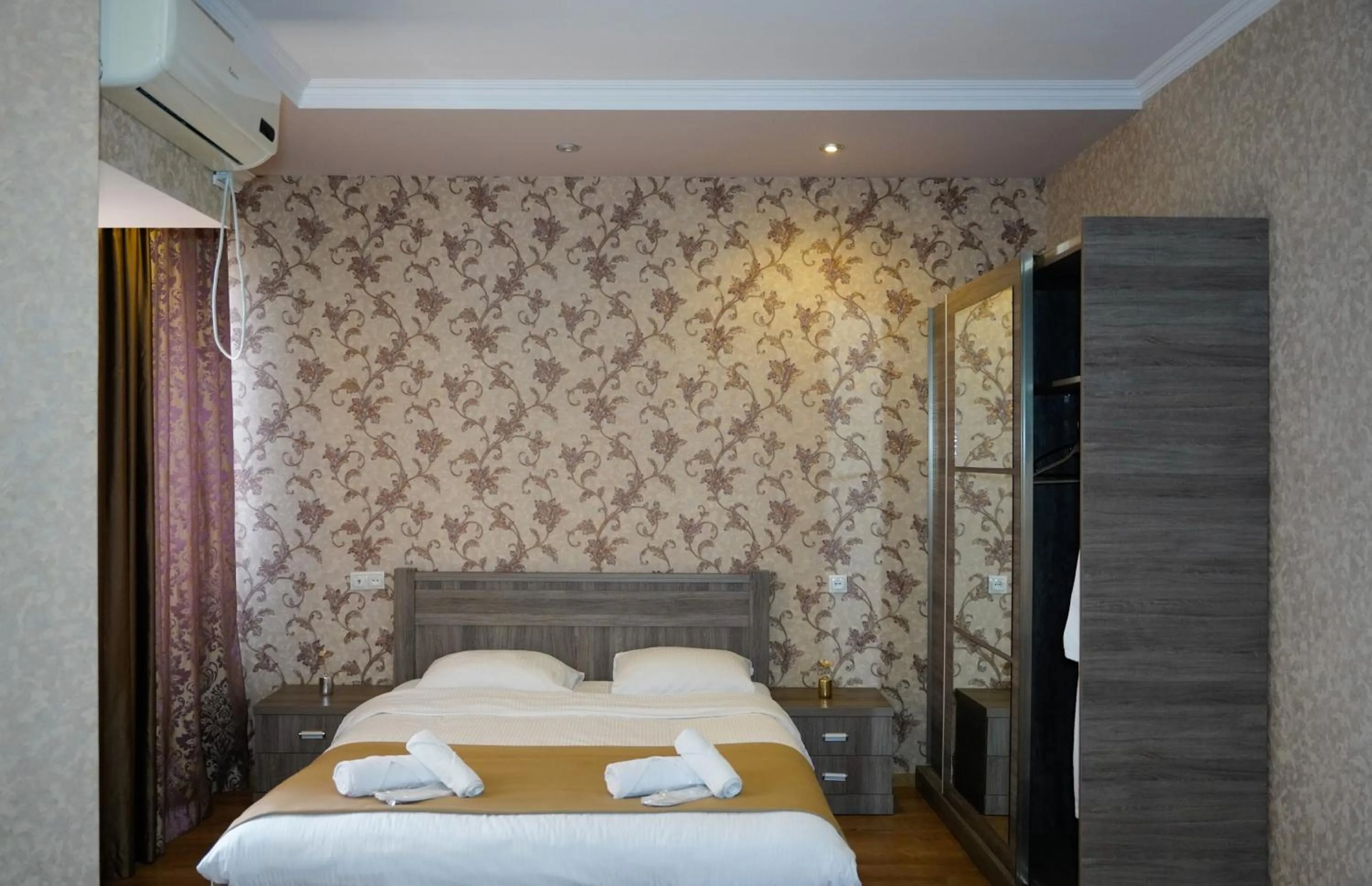 Bed in Hotel Monopoli Kutaisi