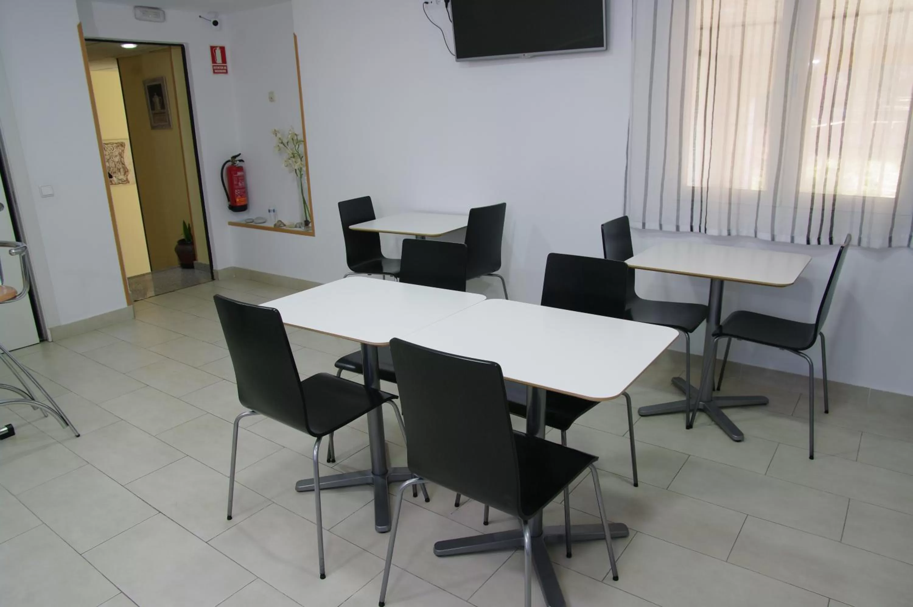 Lounge or bar in Hotel Barajas Plaza