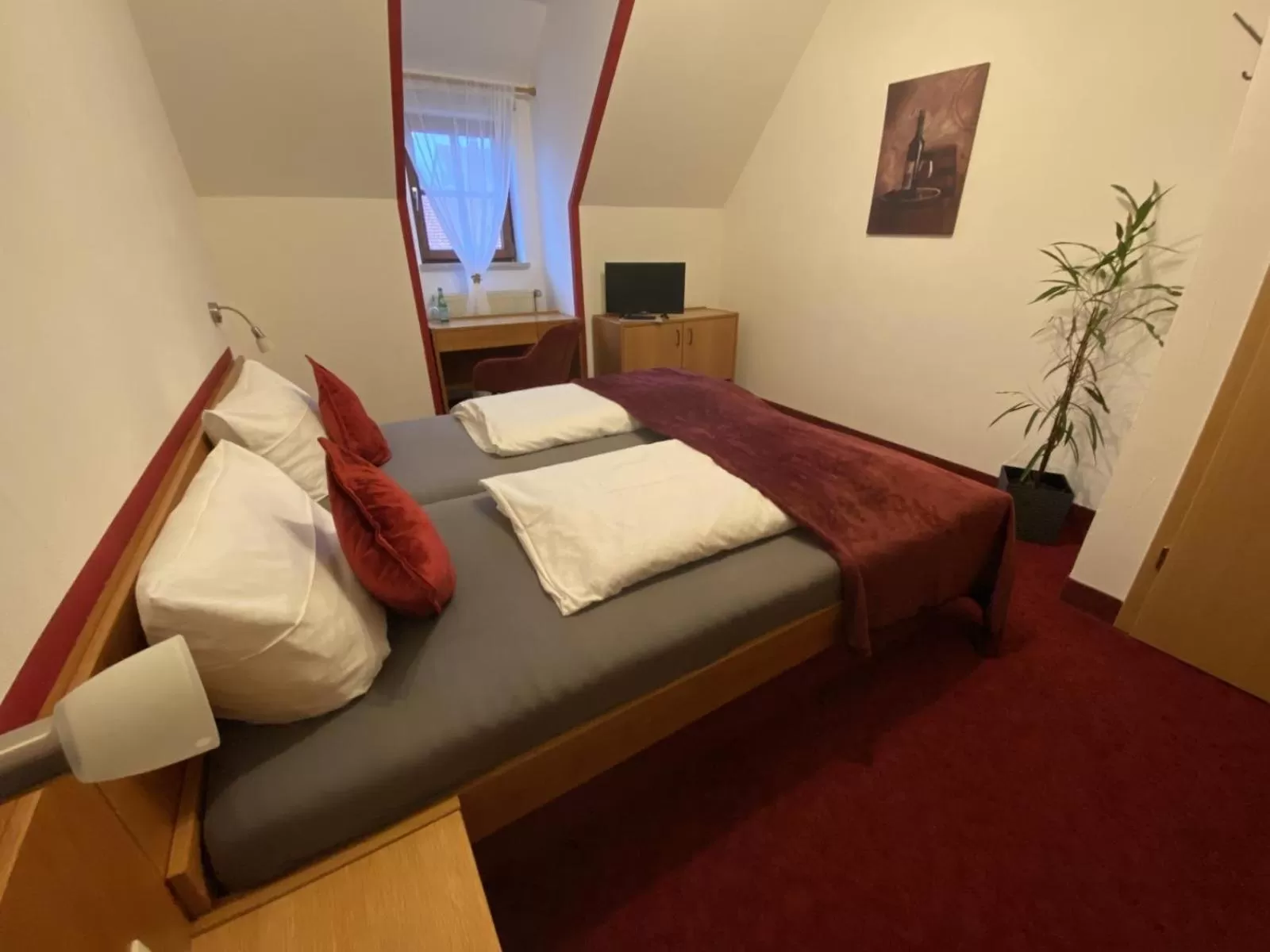 Bathroom, Bed in Hotel Wilder Mann