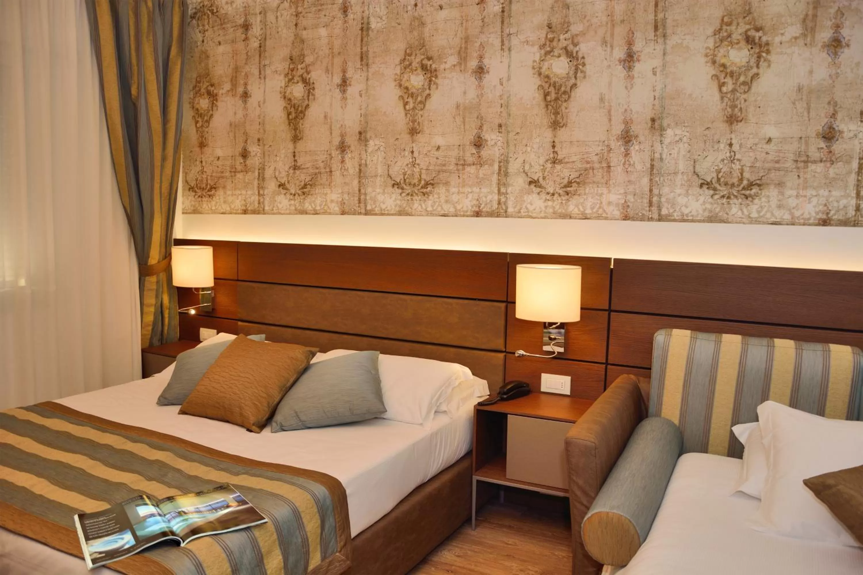 Bed in LH Hotel Sirio Venice