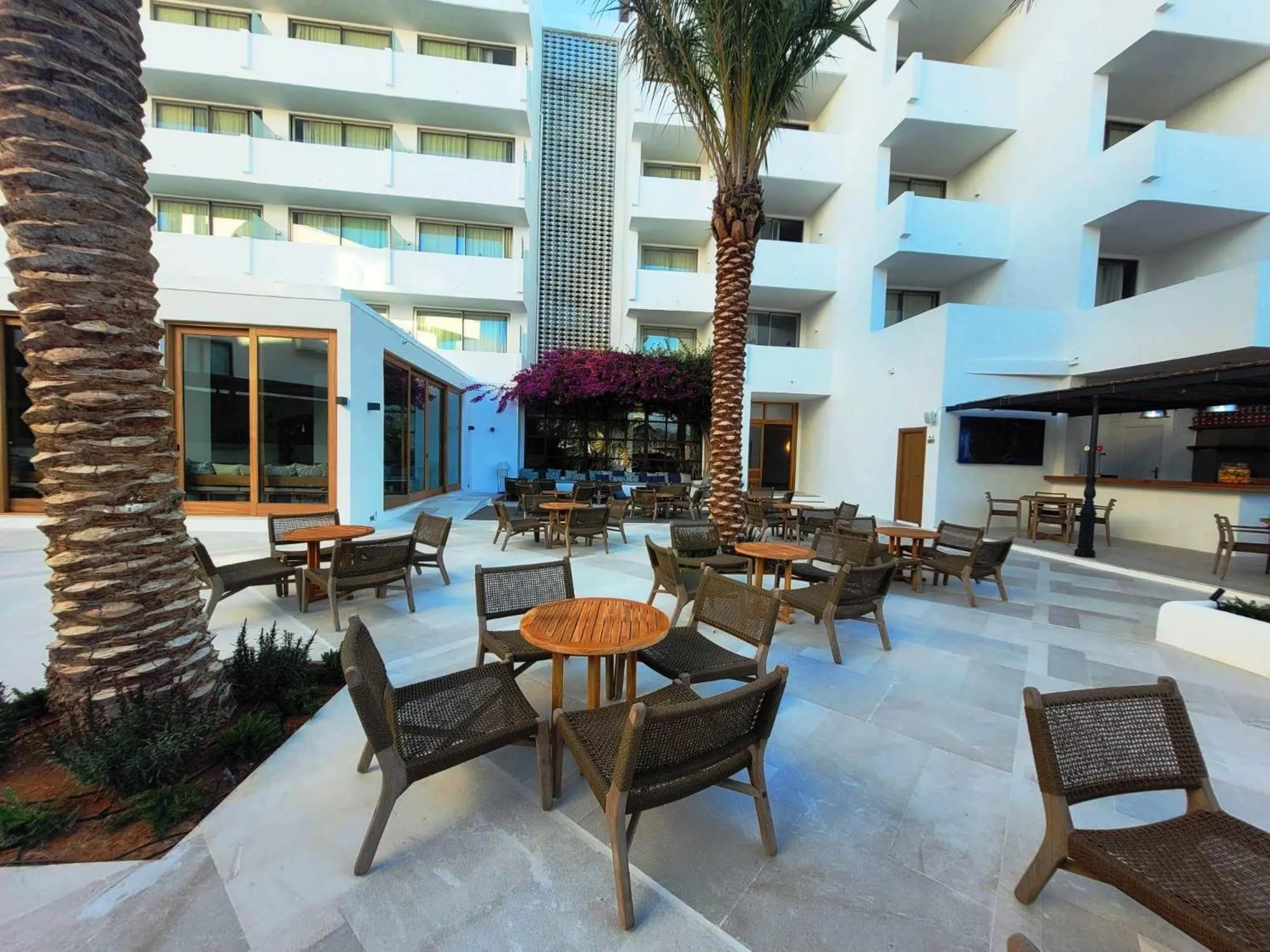 Swimming pool in Hotel Tres Torres