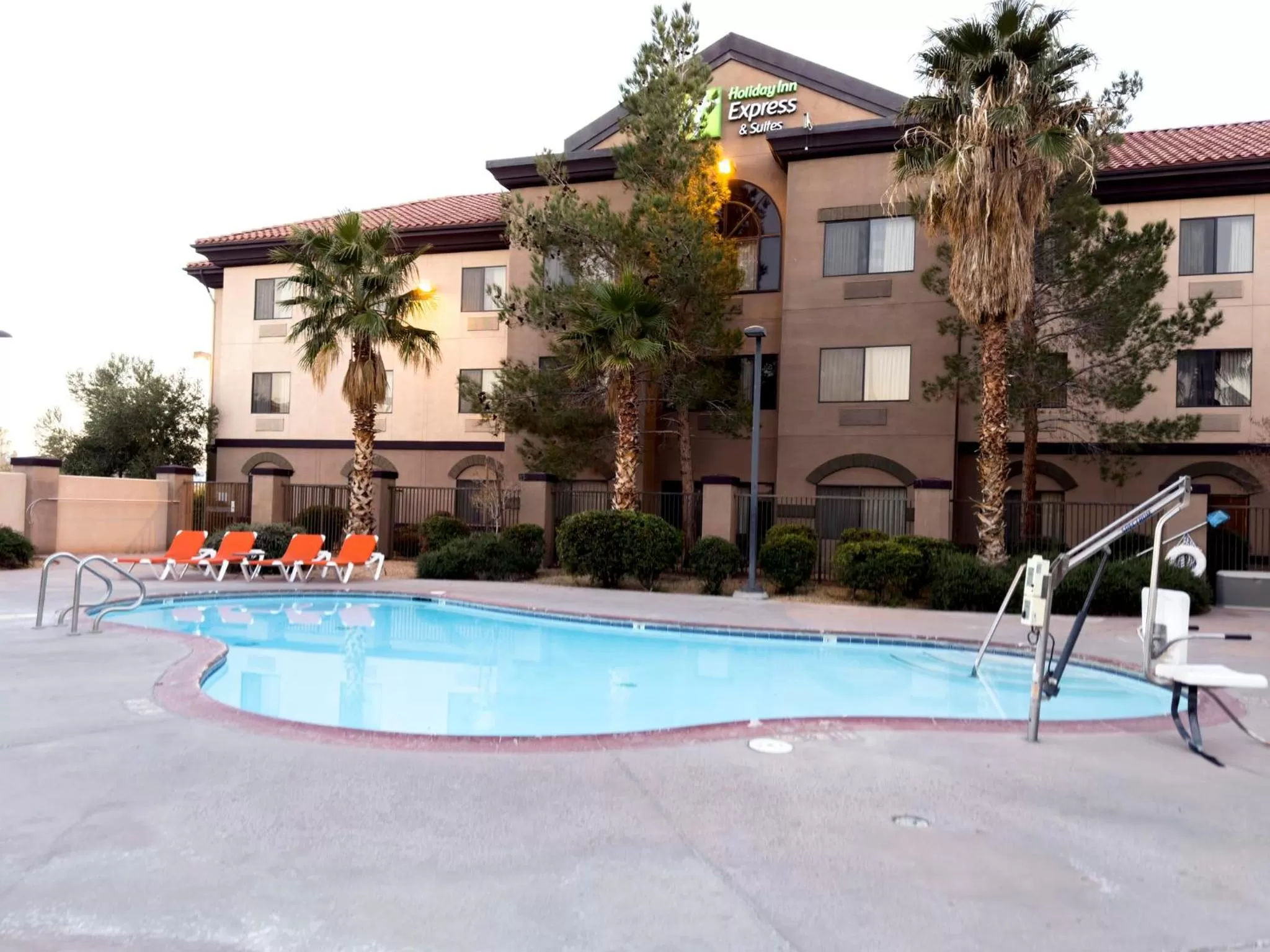 Swimming pool in Holiday Inn Express Hotel & Suites Barstow by IHG