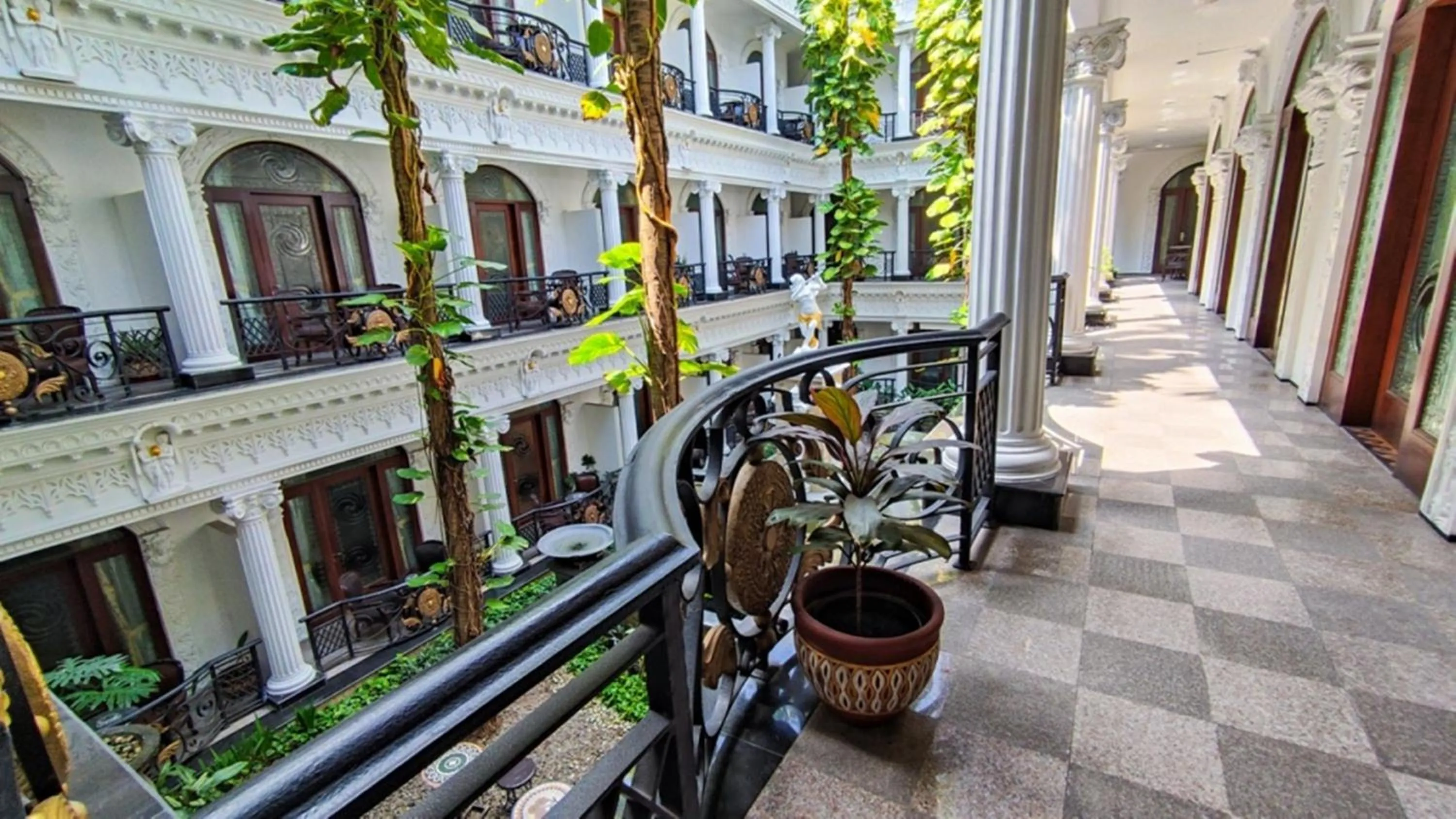 Balcony/Terrace in The Grand Palace Hotel Malang