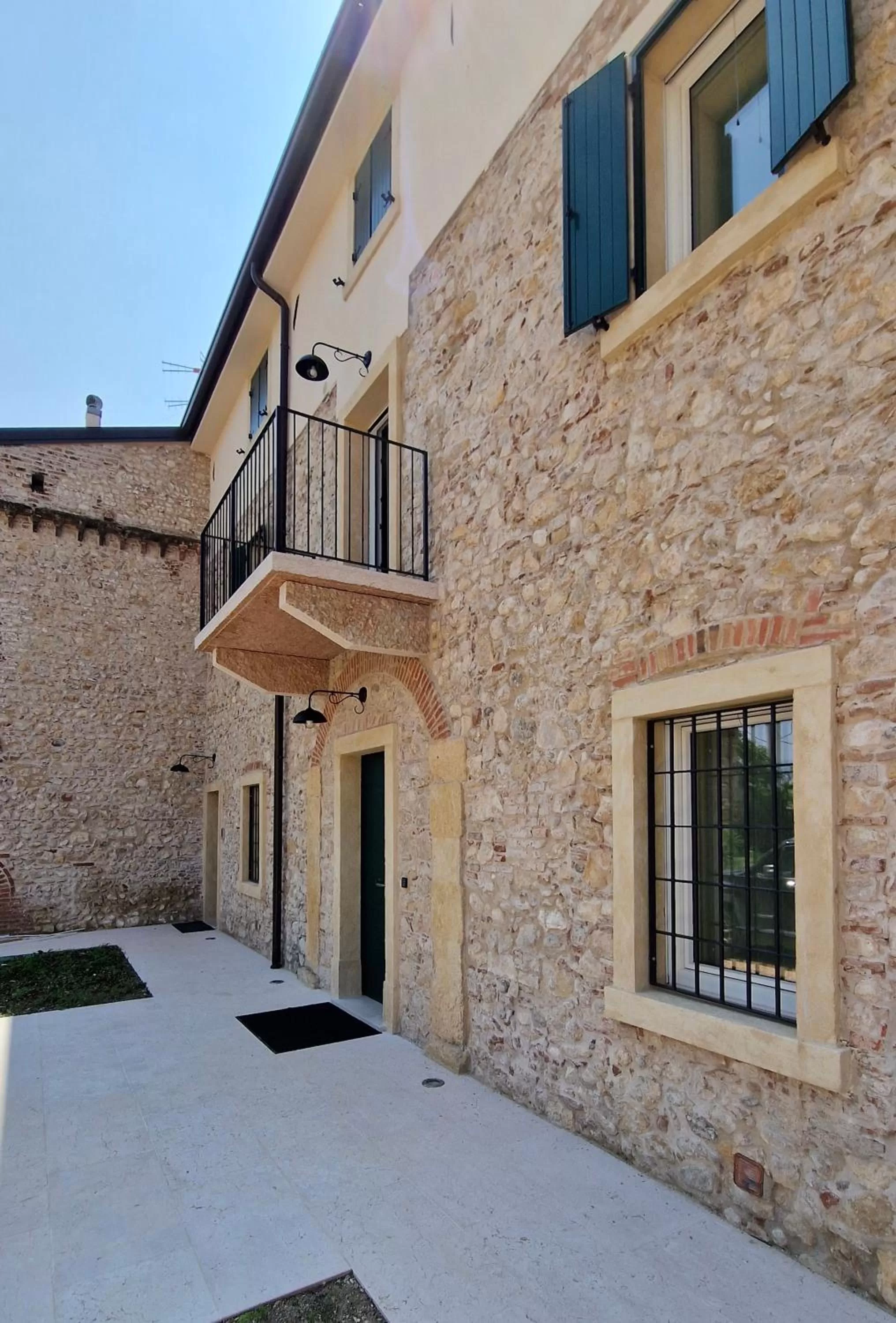 Property Building in Casa Ossan