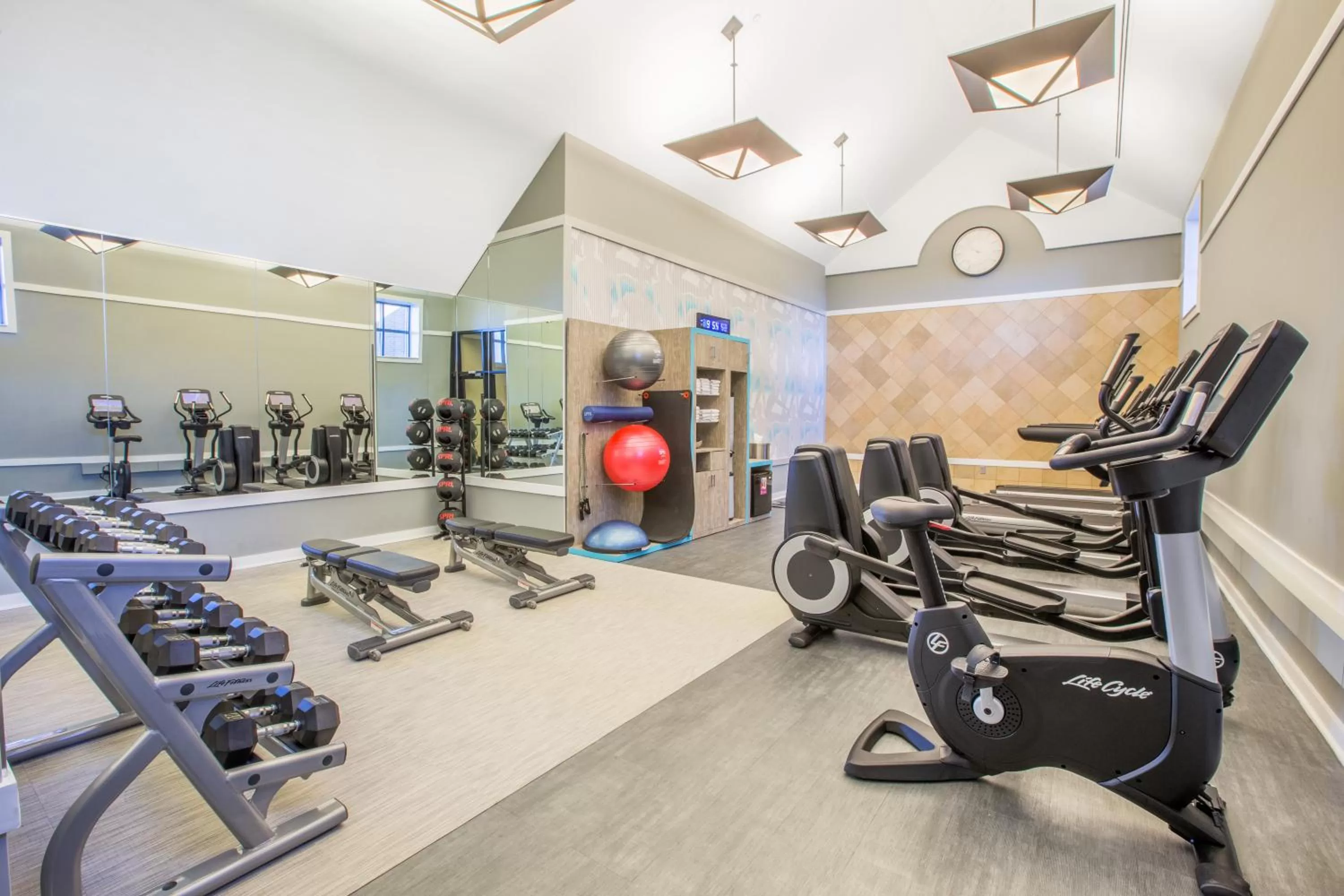 Fitness centre/facilities in Crowne Plaza Lansing by IHG