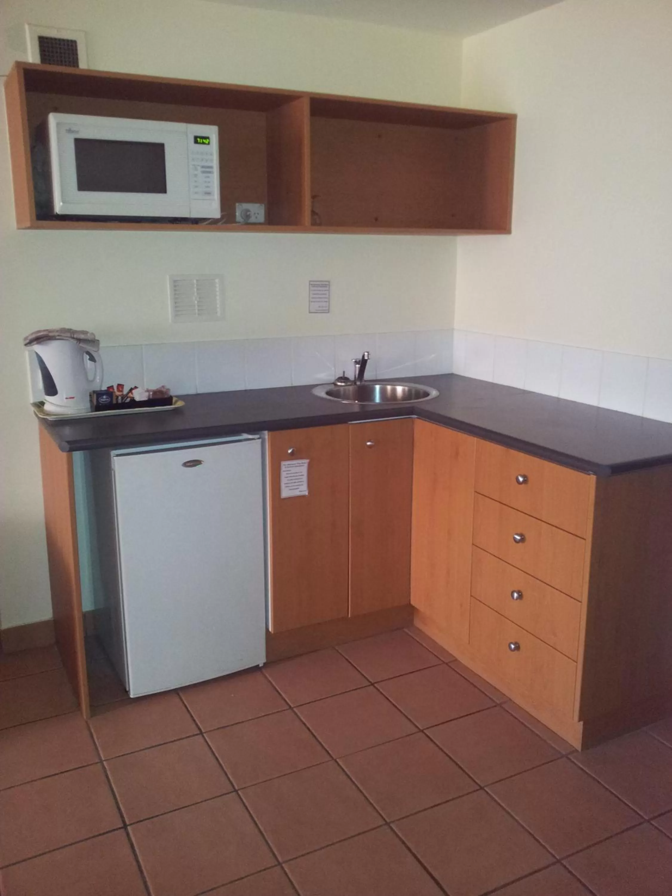 Kitchen or kitchenette in Belconnen Way Hotel & Serviced Apartments