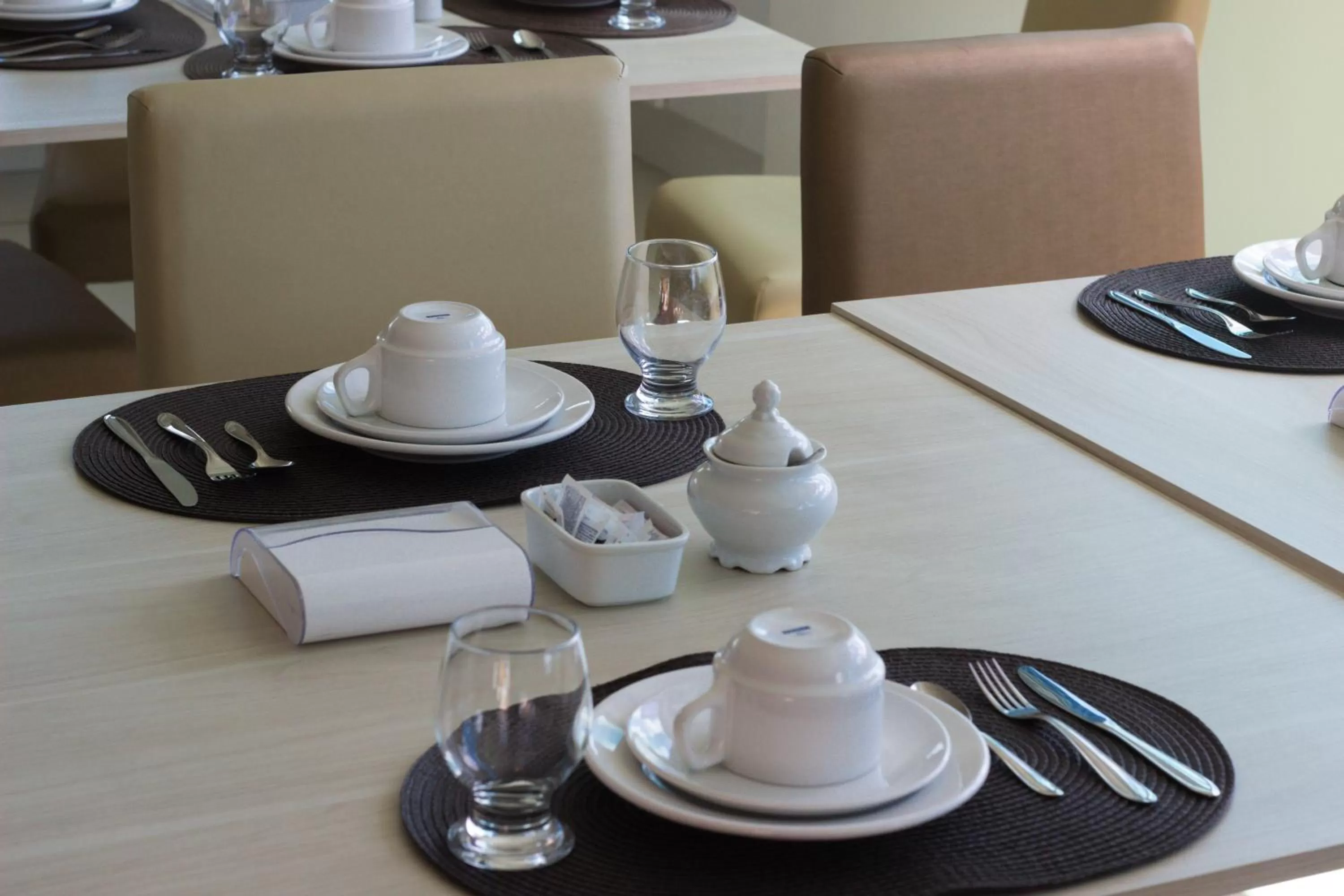 Restaurant/places to eat in Aquarena Hotel