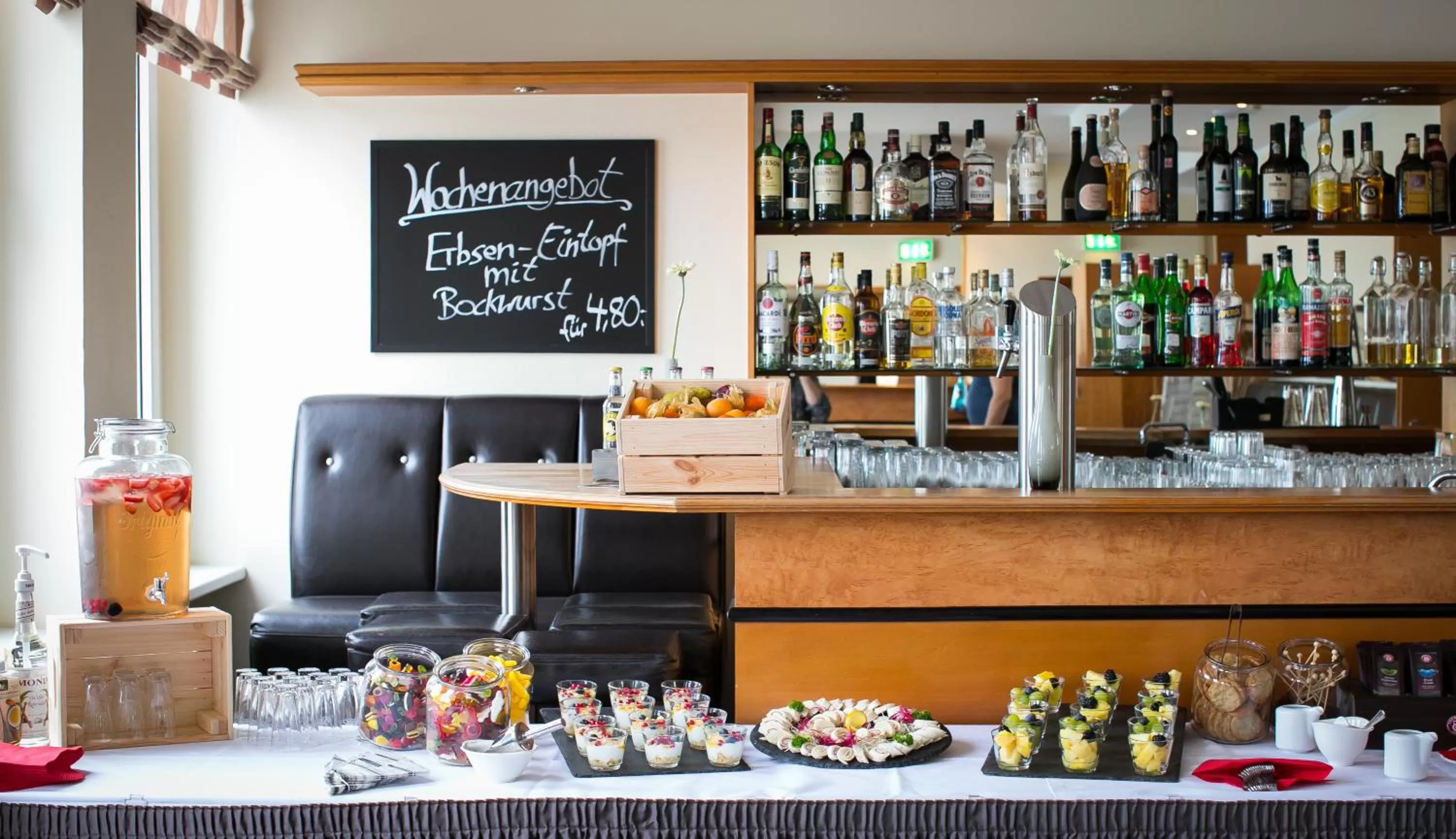 Restaurant/places to eat in Hotel am Rhein