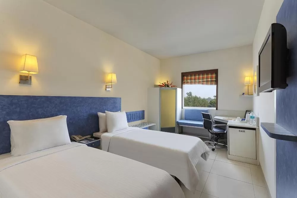 Photo of the whole room, Bed in Hometel Roorkee