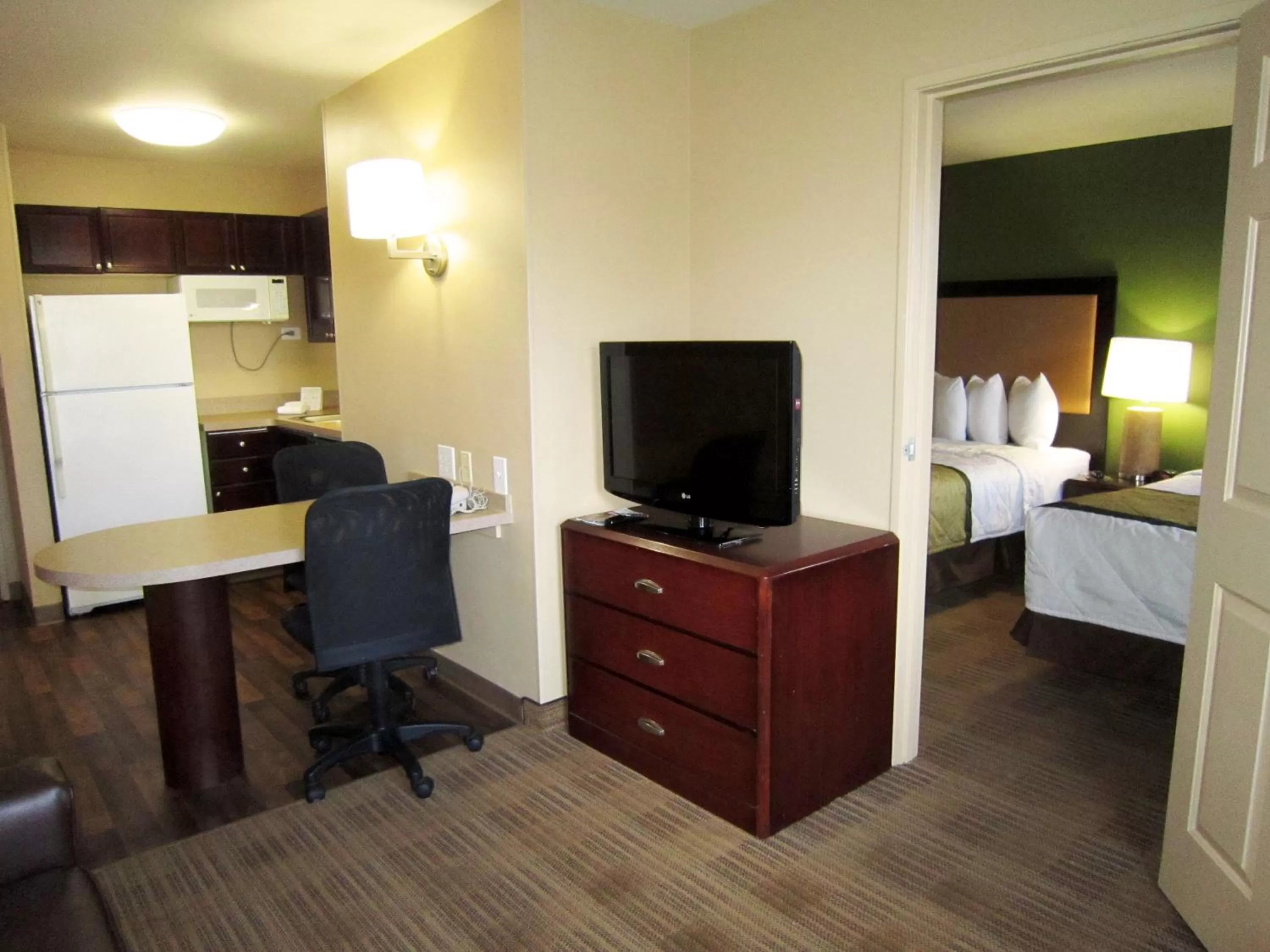 Bed in Extended Stay America Suites - Portland - Hillsboro