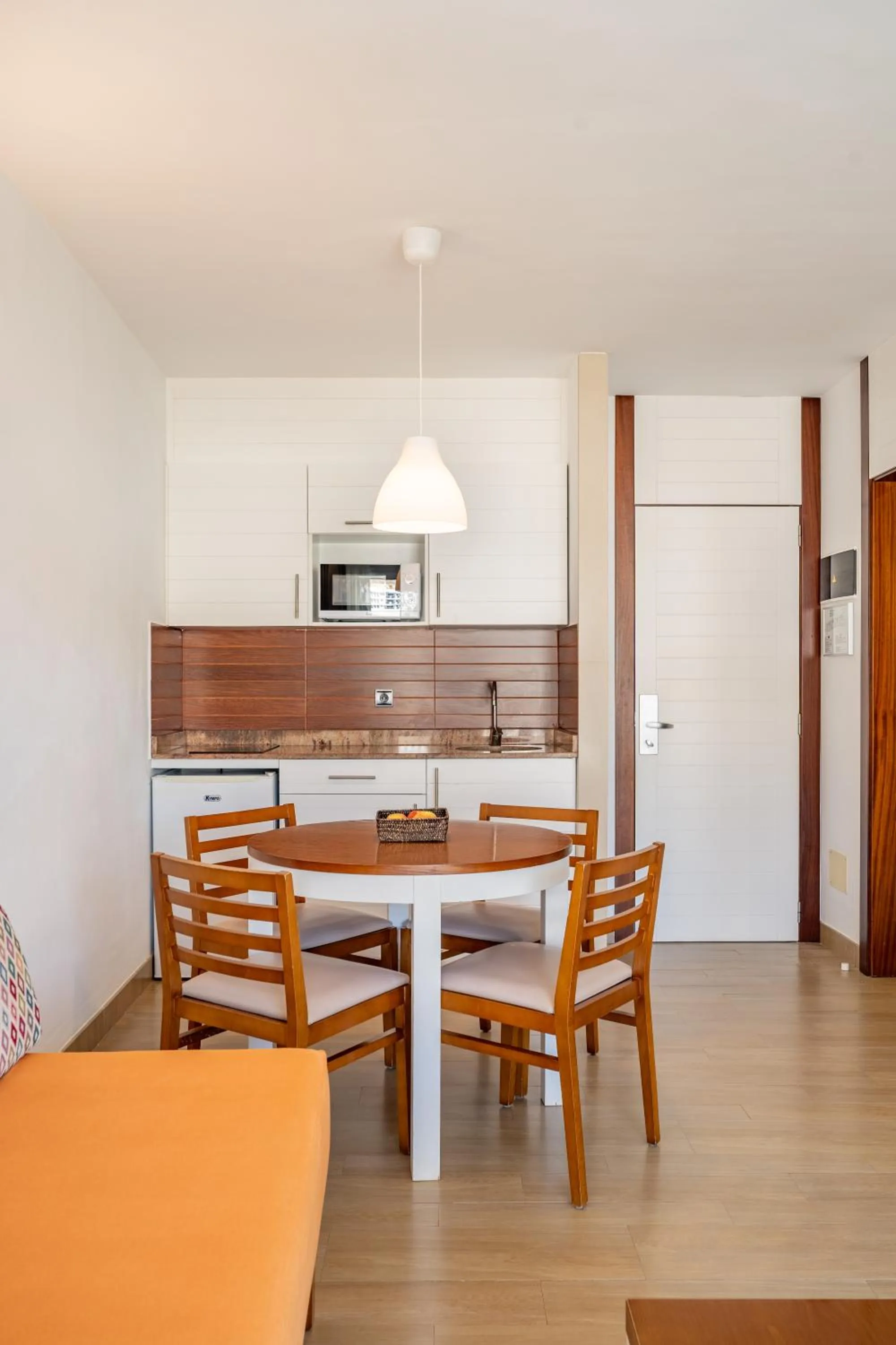 Kitchen or kitchenette in Apartamentos Cabau Altair