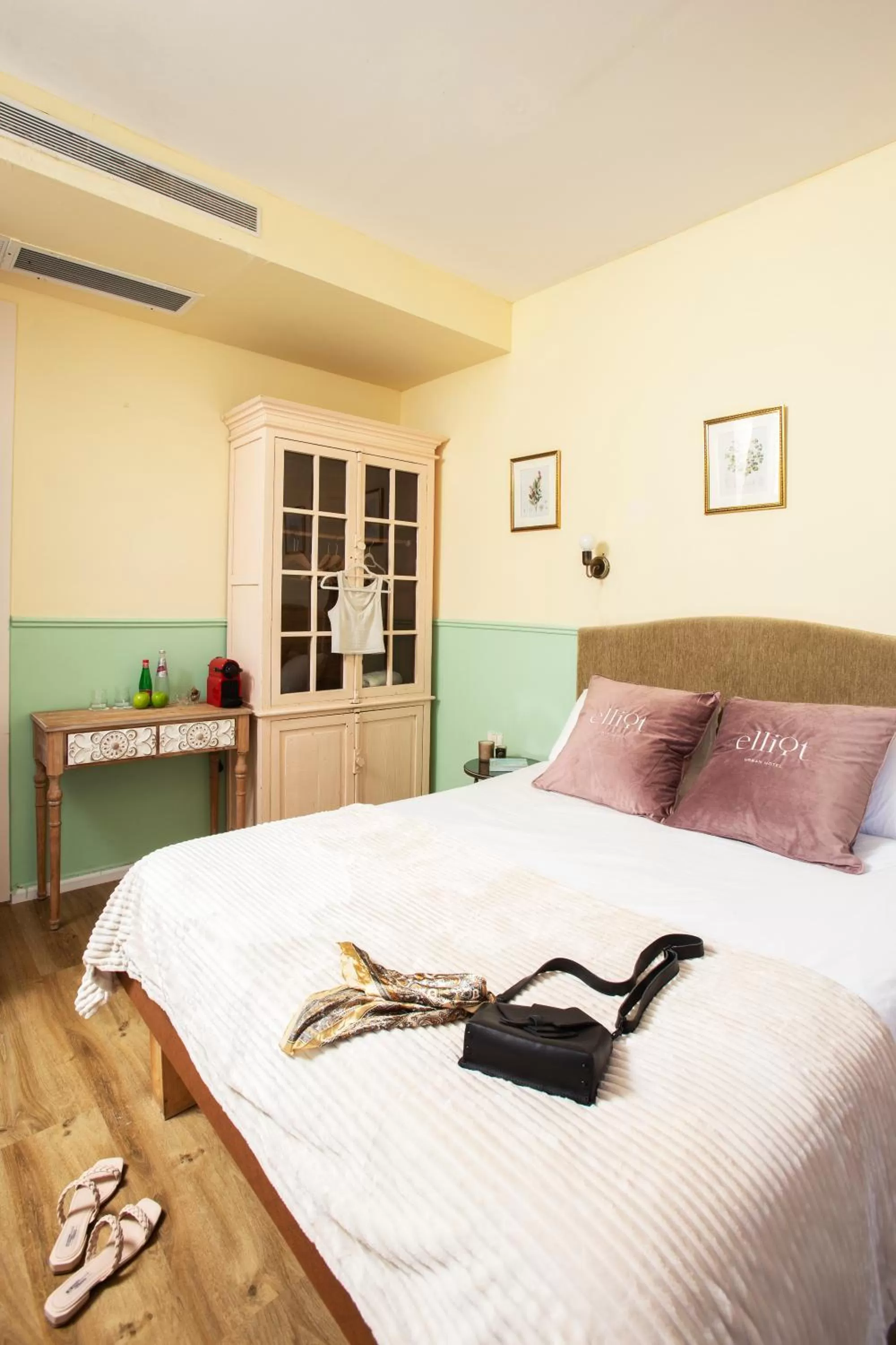 Bedroom in The Elliot - Adults only