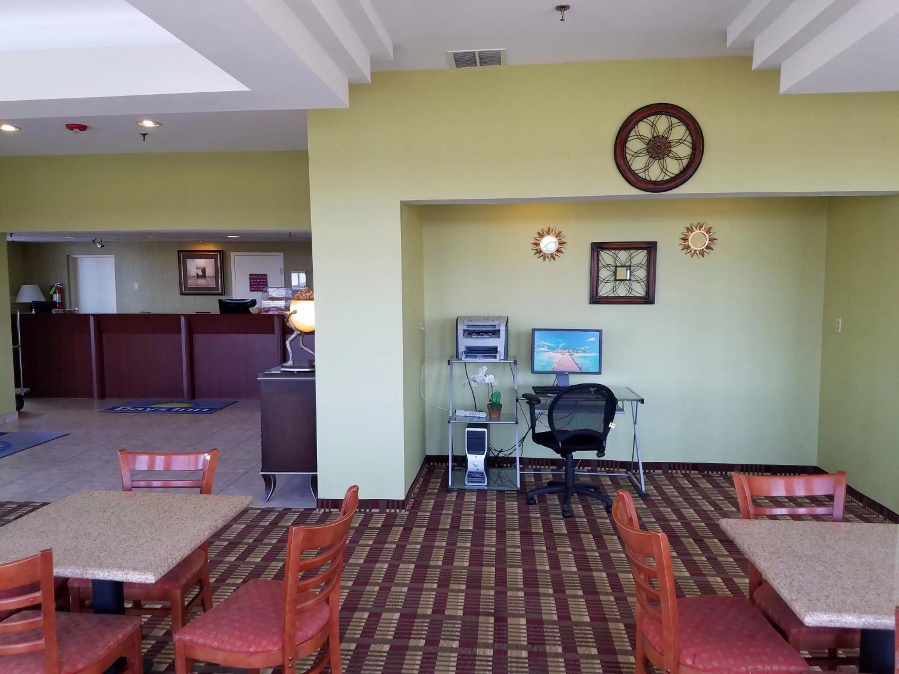 Lobby or reception in Days Inn by Wyndham Windsor Locks / Bradley Intl Airport