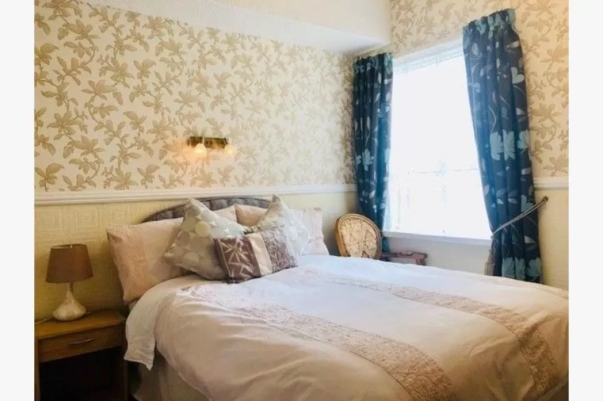 Bed in Dunromin Hotel