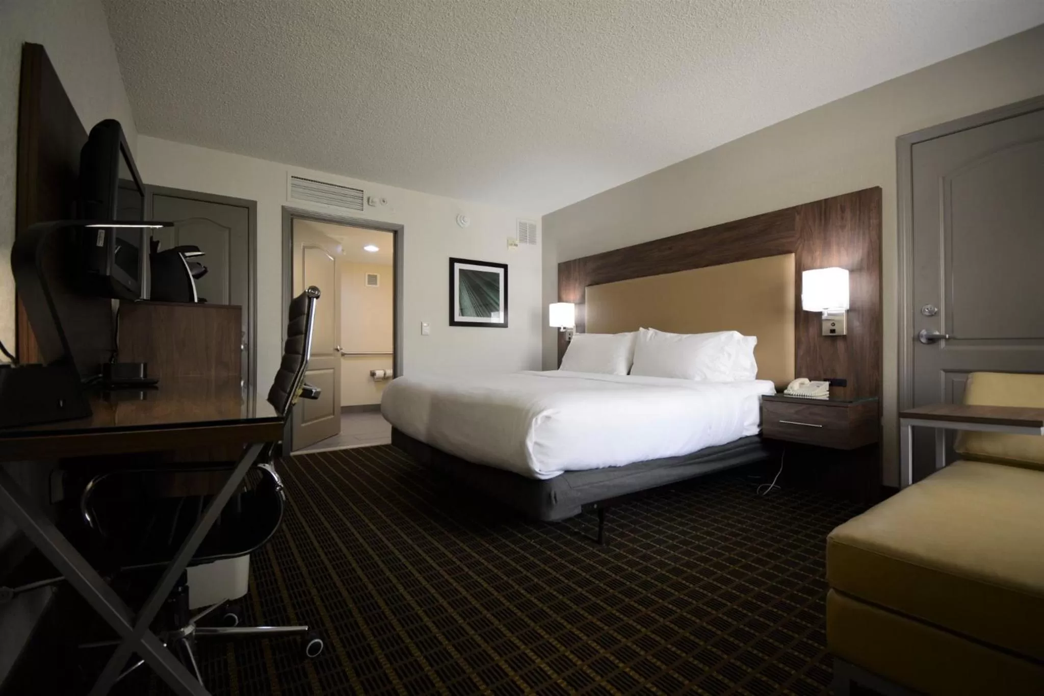 Photo of the whole room, Bed in Holiday Inn Hazlet by IHG