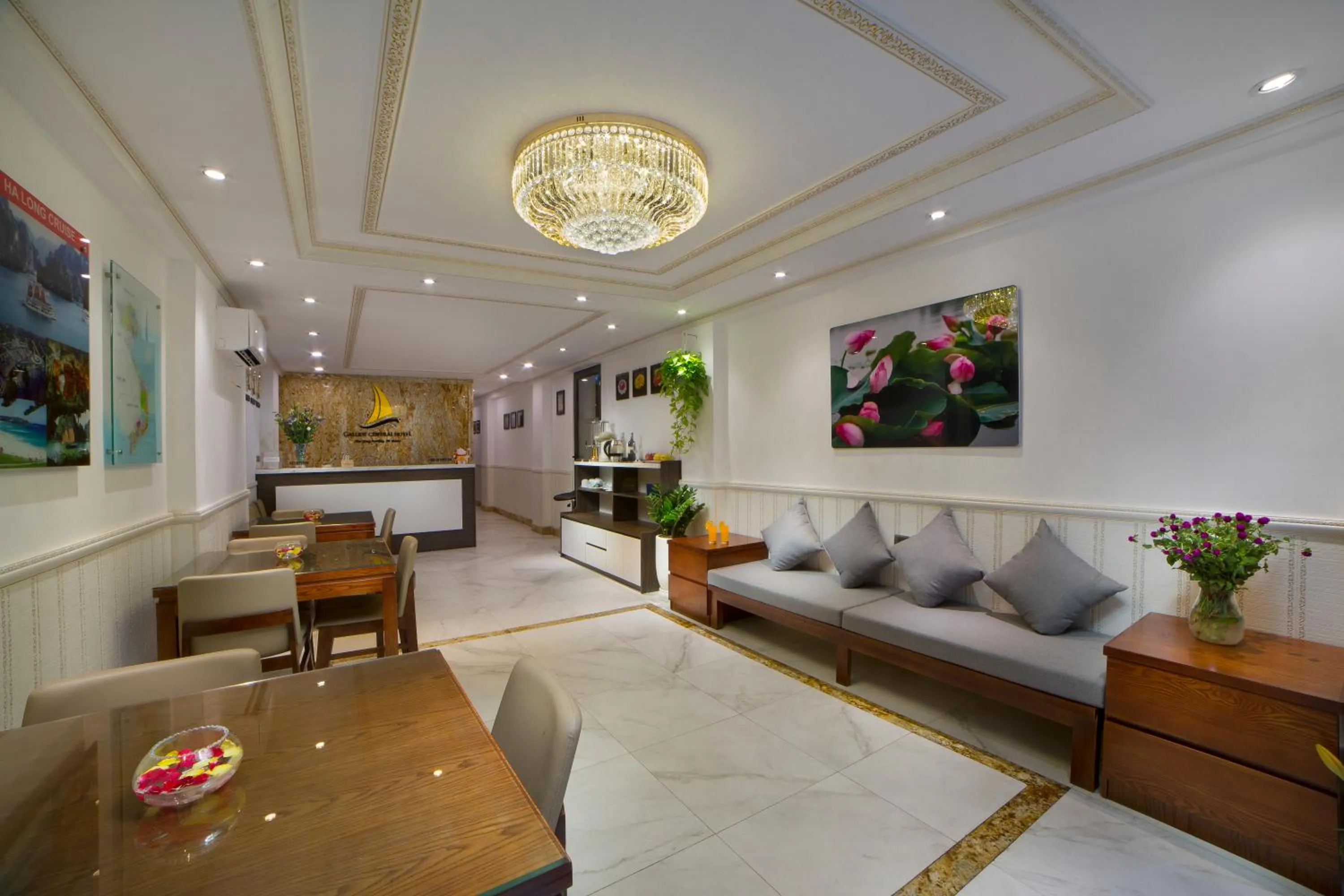 Lobby or reception in Galliot Central Hotel