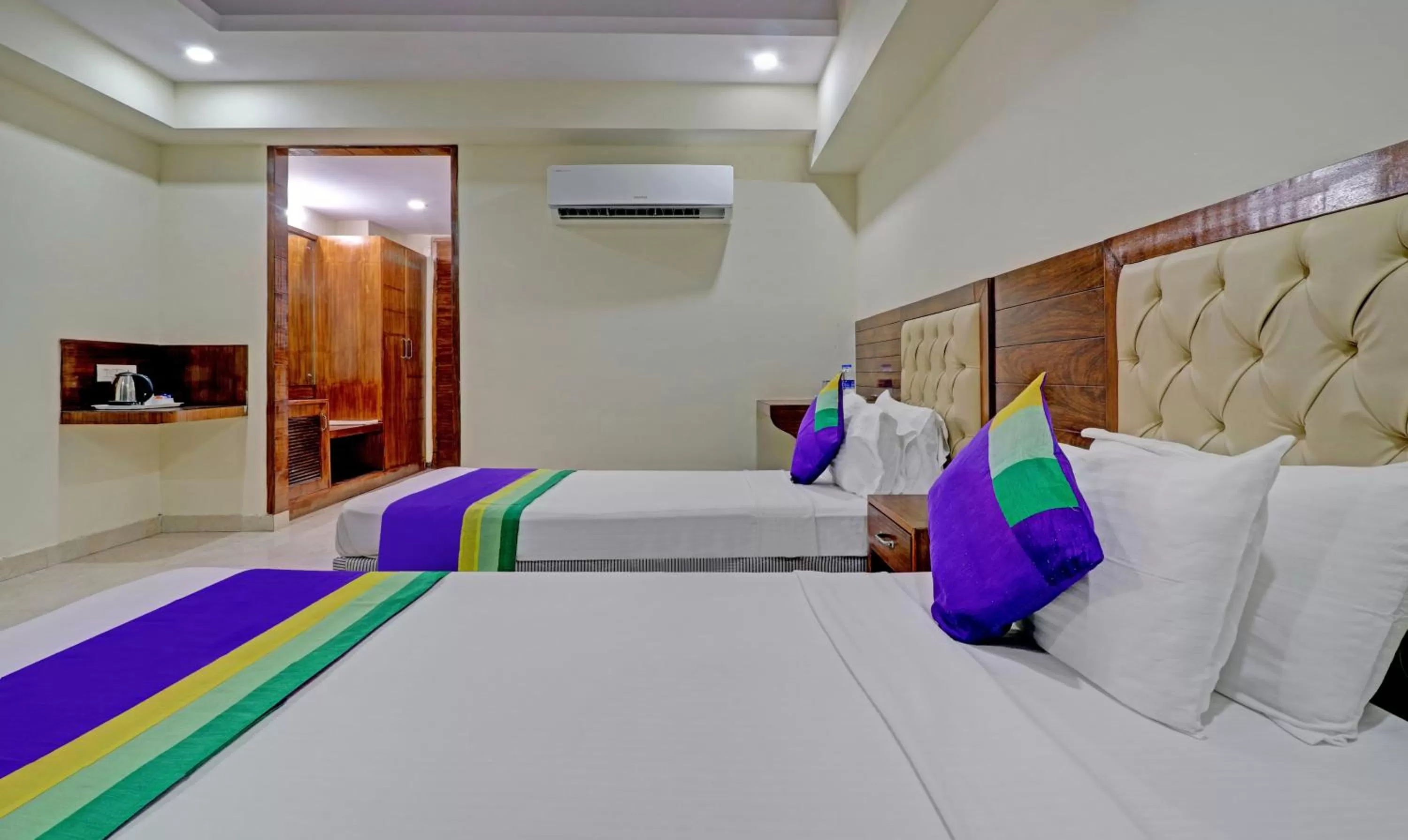 Bed in Treebo Tryst Pearl Avenue Ring Road