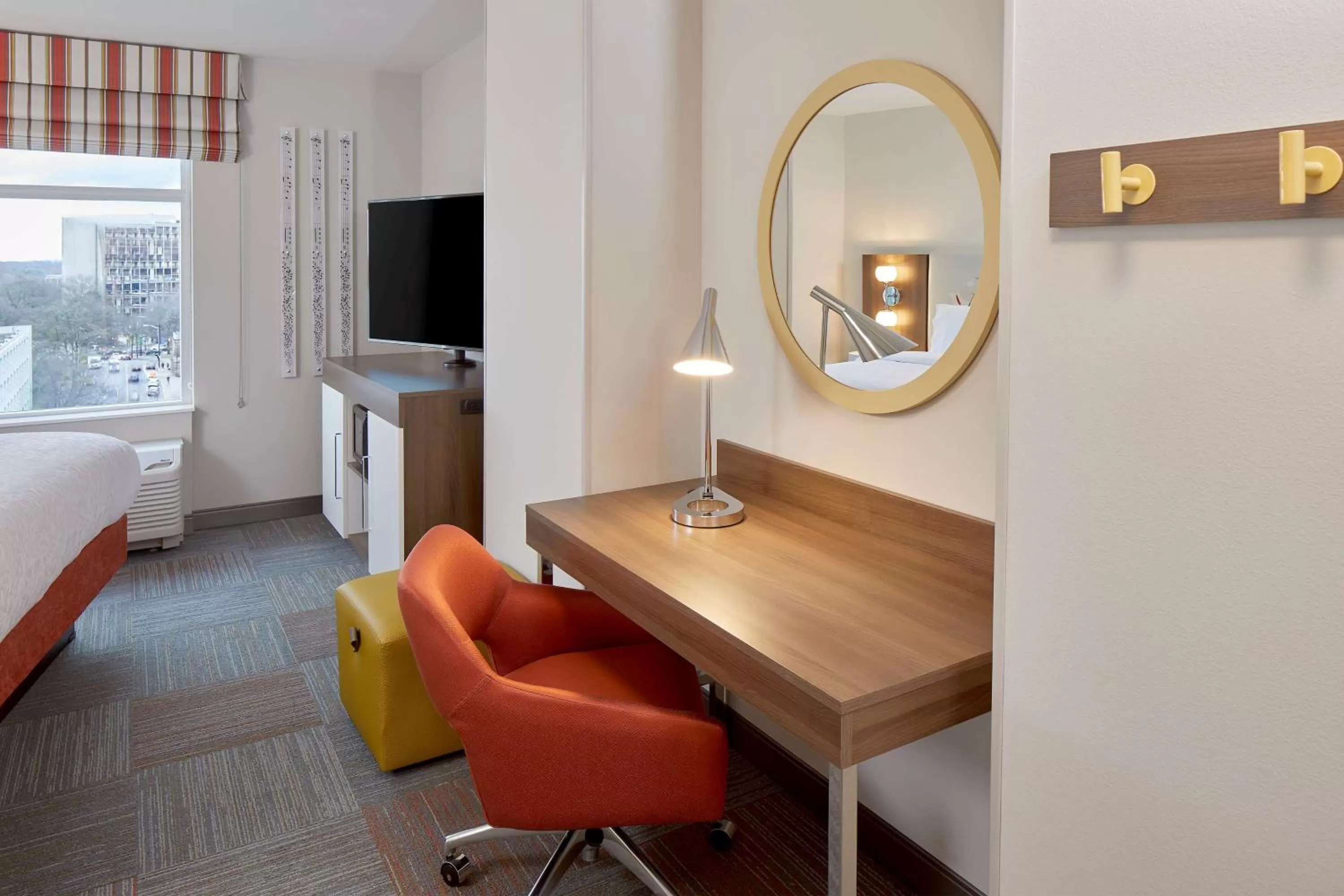 Bedroom, Bed in Hampton Inn & Suites Atlanta-Midtown, Ga