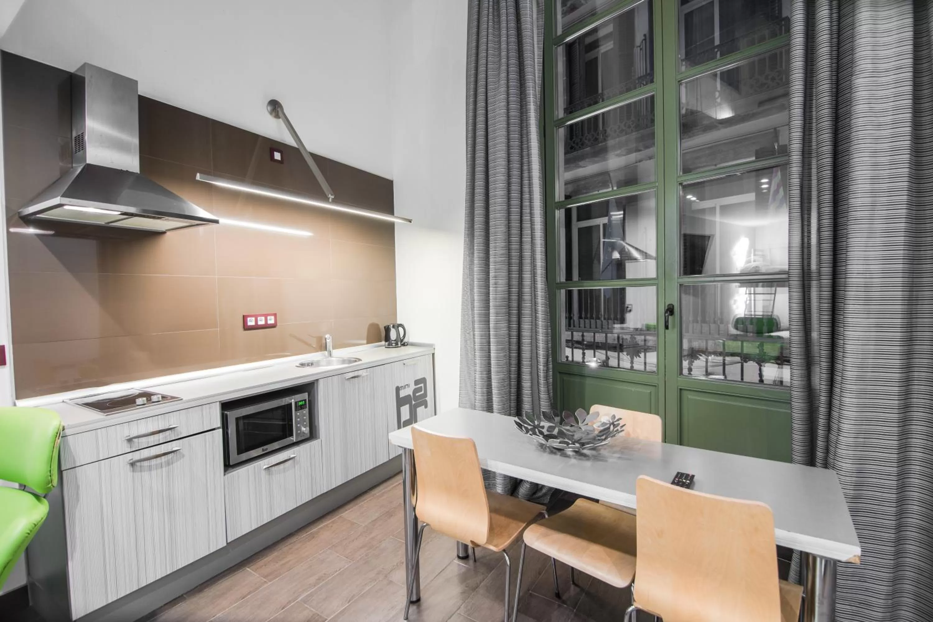 Kitchen or kitchenette in Petit Palace Boqueria Garden