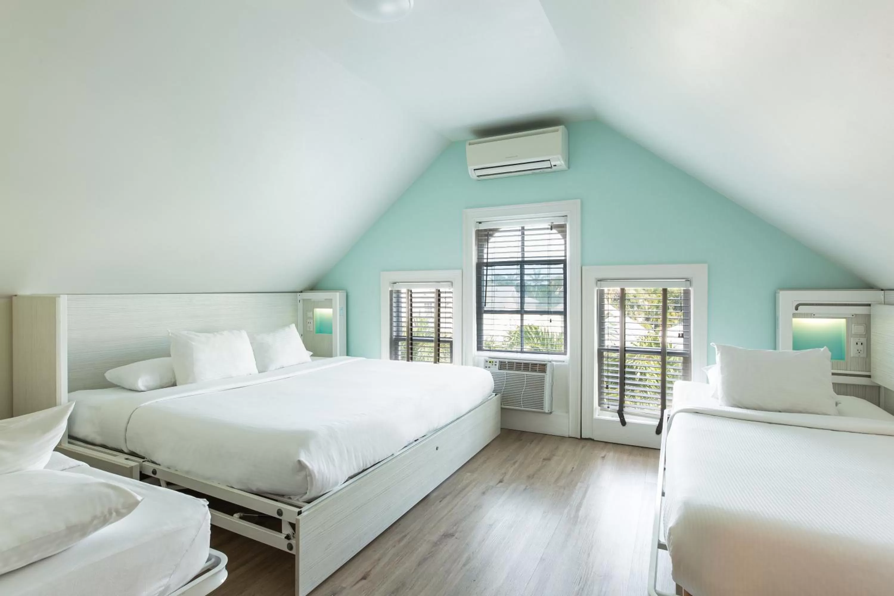 Photo of the whole room, Bed in Nyah - Adult Exclusive