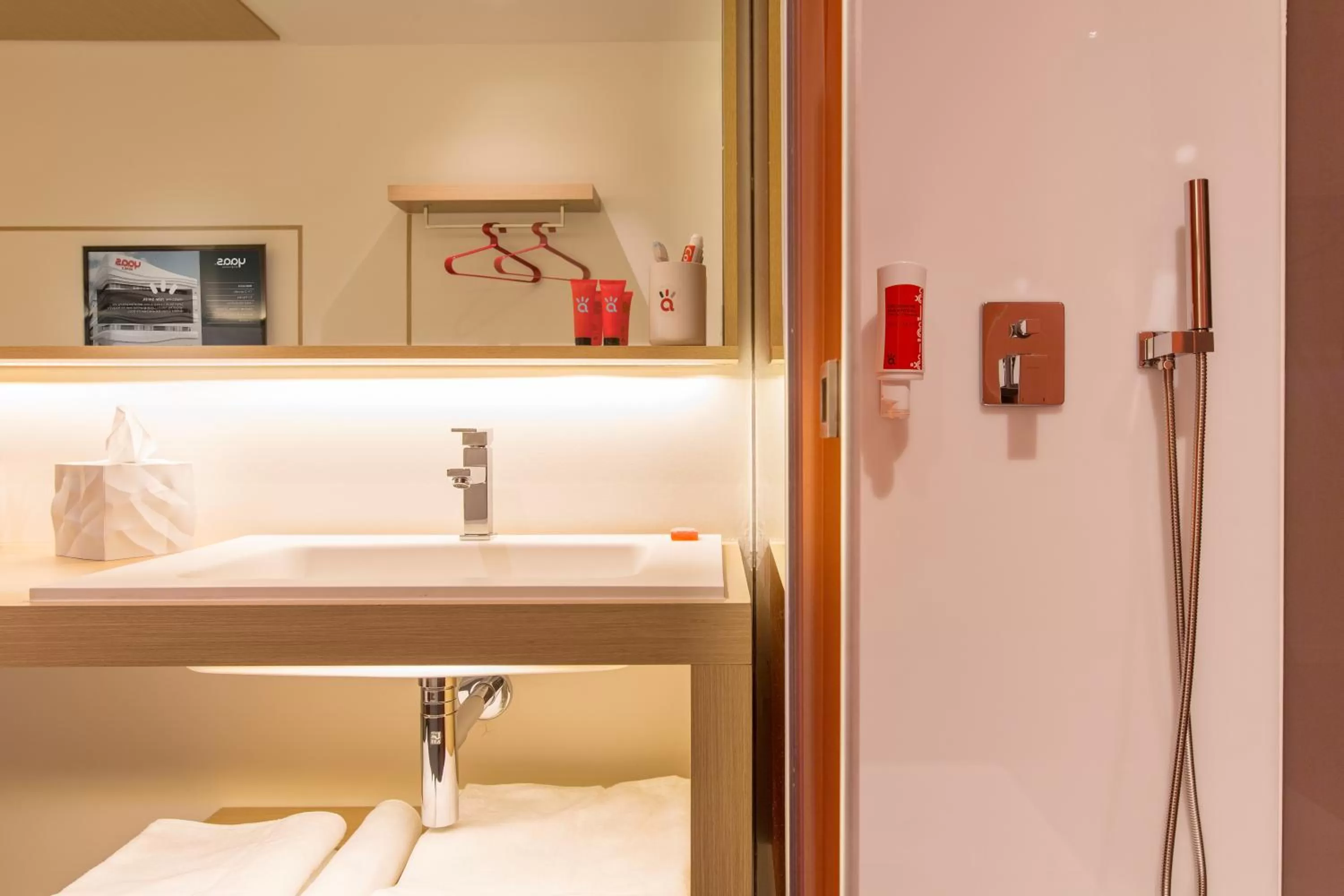 Bathroom in Yaas Hotel Dakar Almadies