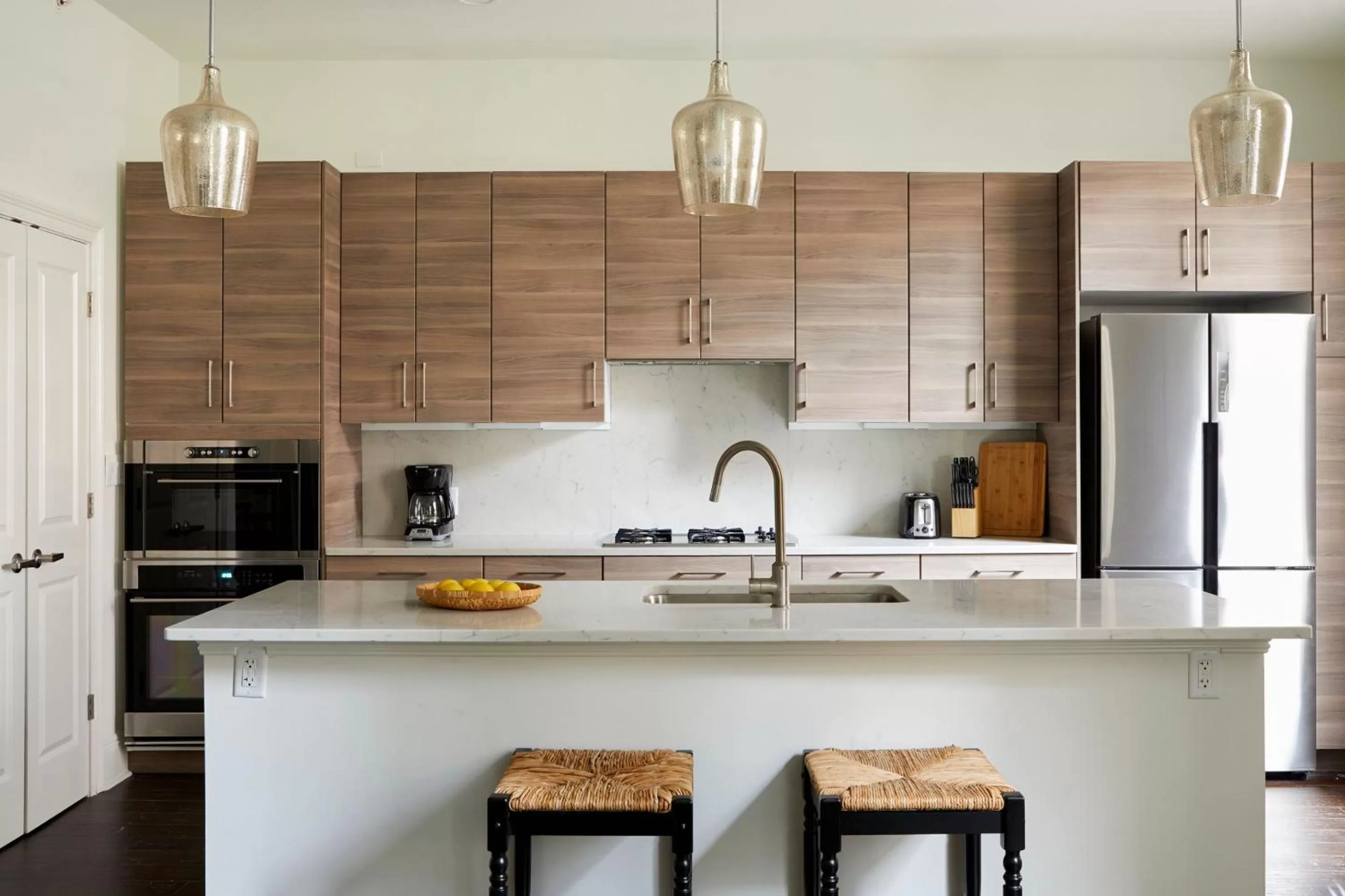 Living room, Kitchen/Kitchenette in Sonder Lafayette Square