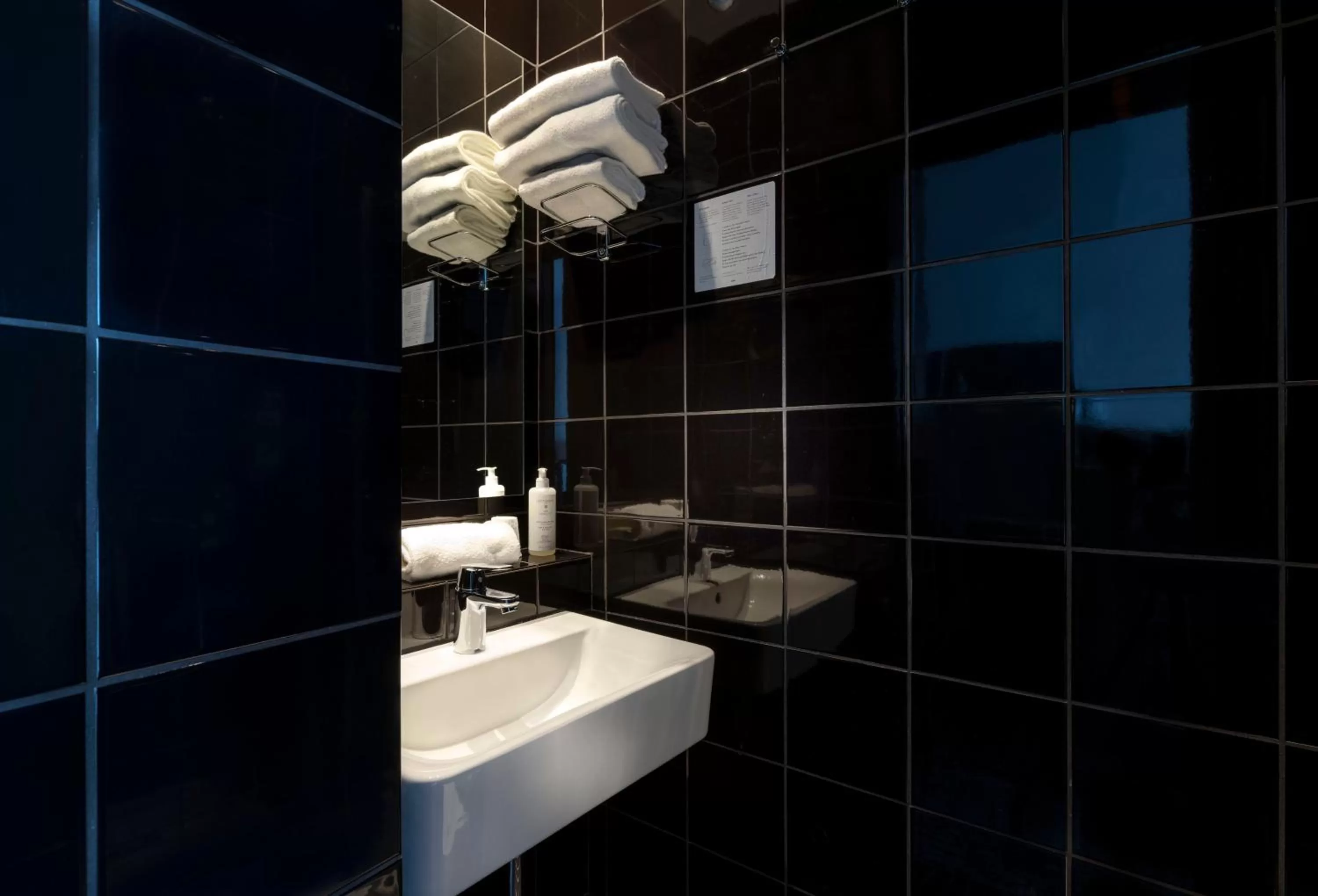 Bathroom in Libertel Austerlitz Jardin des Plantes