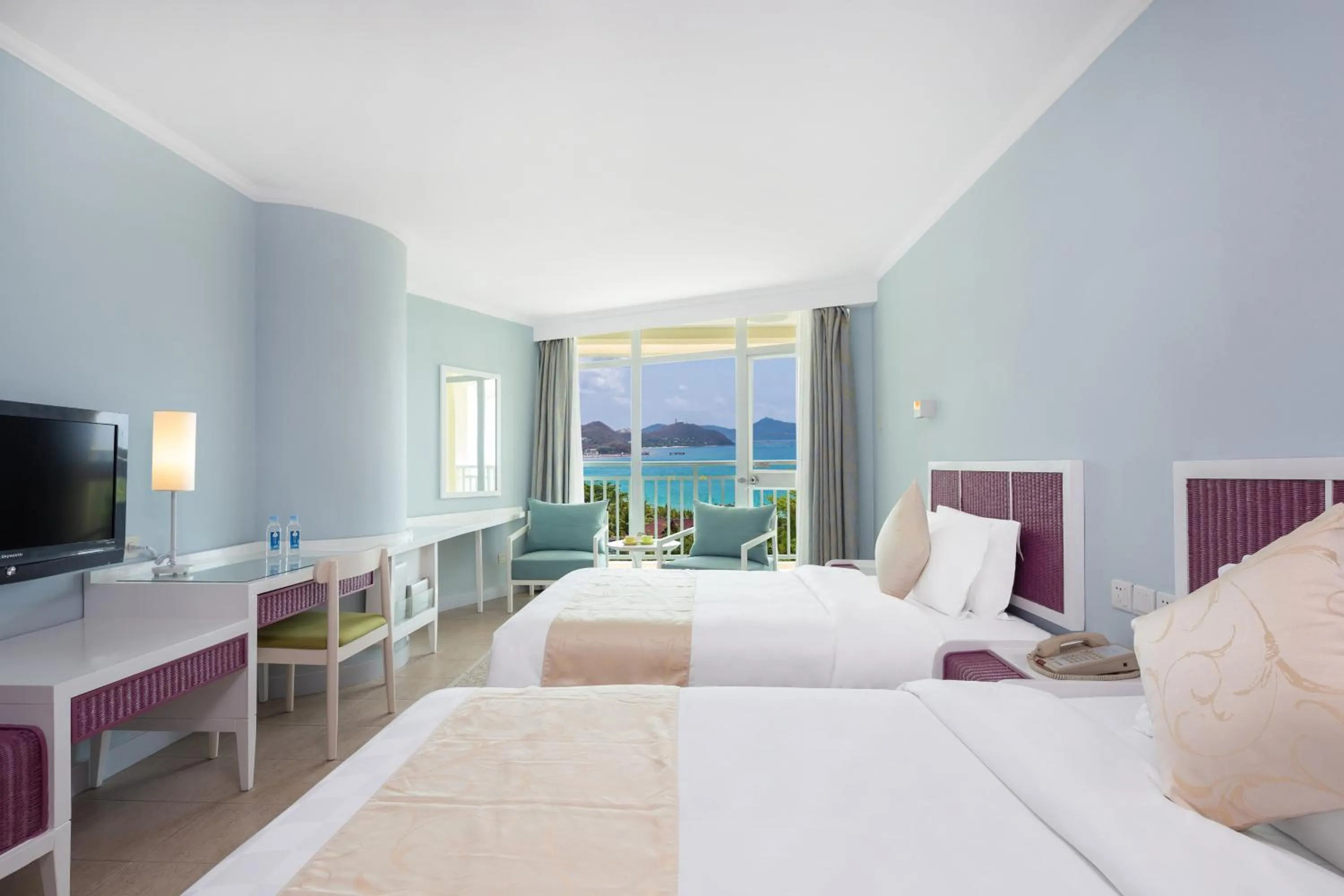 Photo of the whole room, Bed in Sunshine Resort Intime Sanya