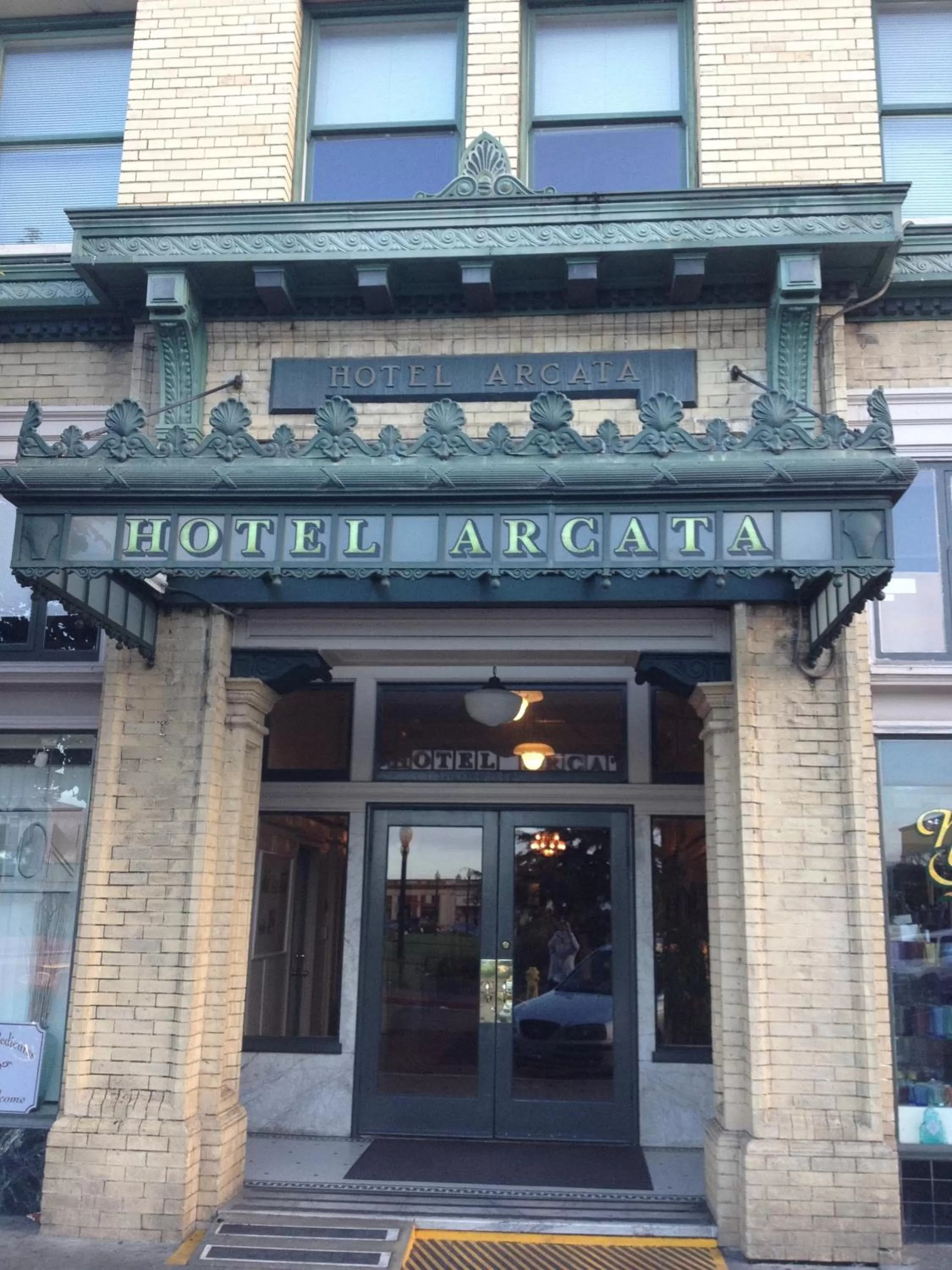 Facade/entrance in Hotel Arcata