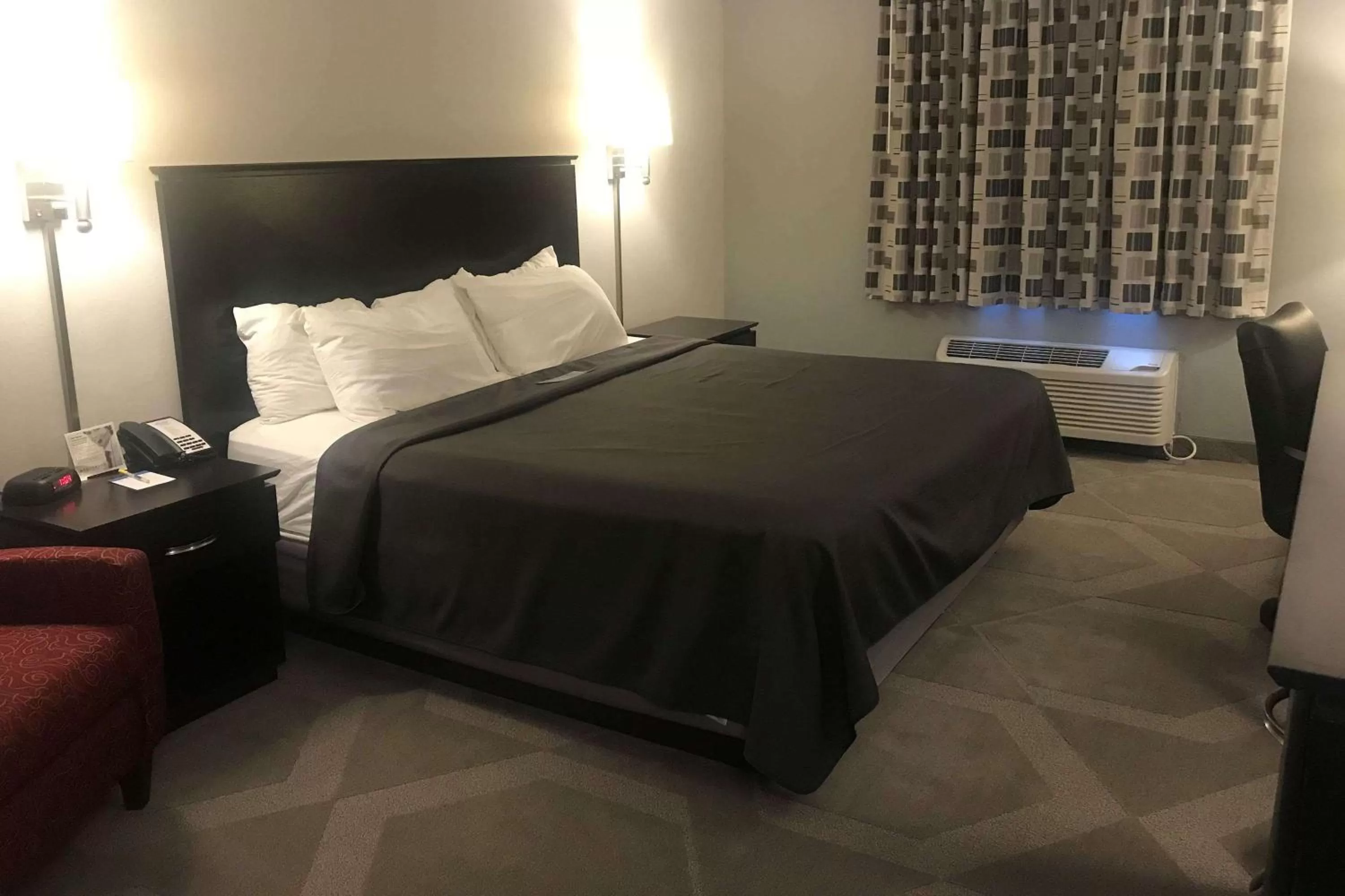 Photo of the whole room in Days Inn by Wyndham Conneaut