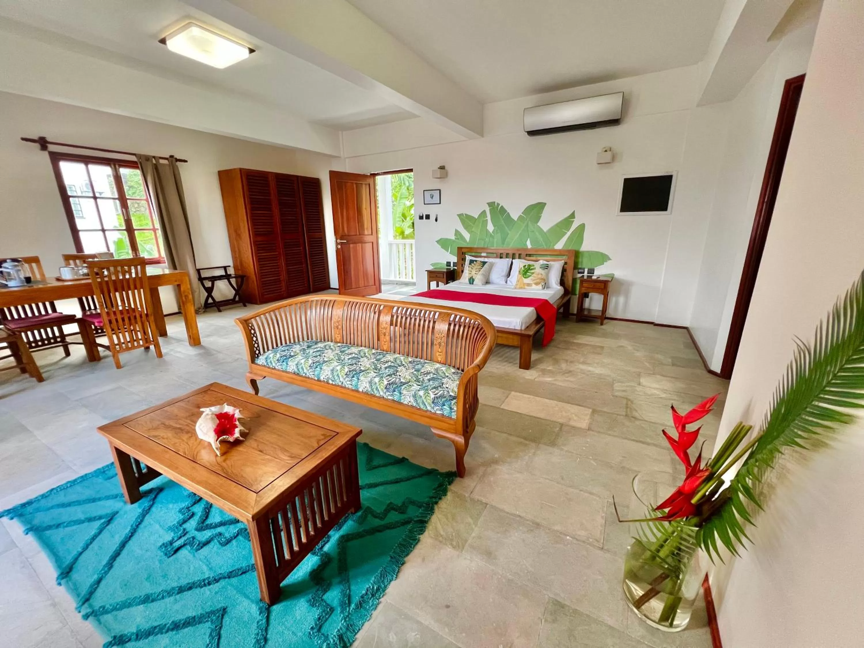 Seating area, Bed in Hilltop Boutique Hotel