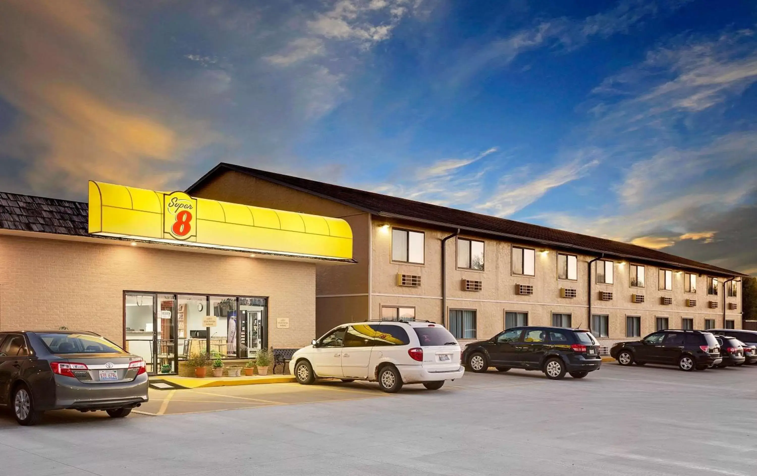 Super 8 by Wyndham Macomb Super 8 by Wyndham Macomb