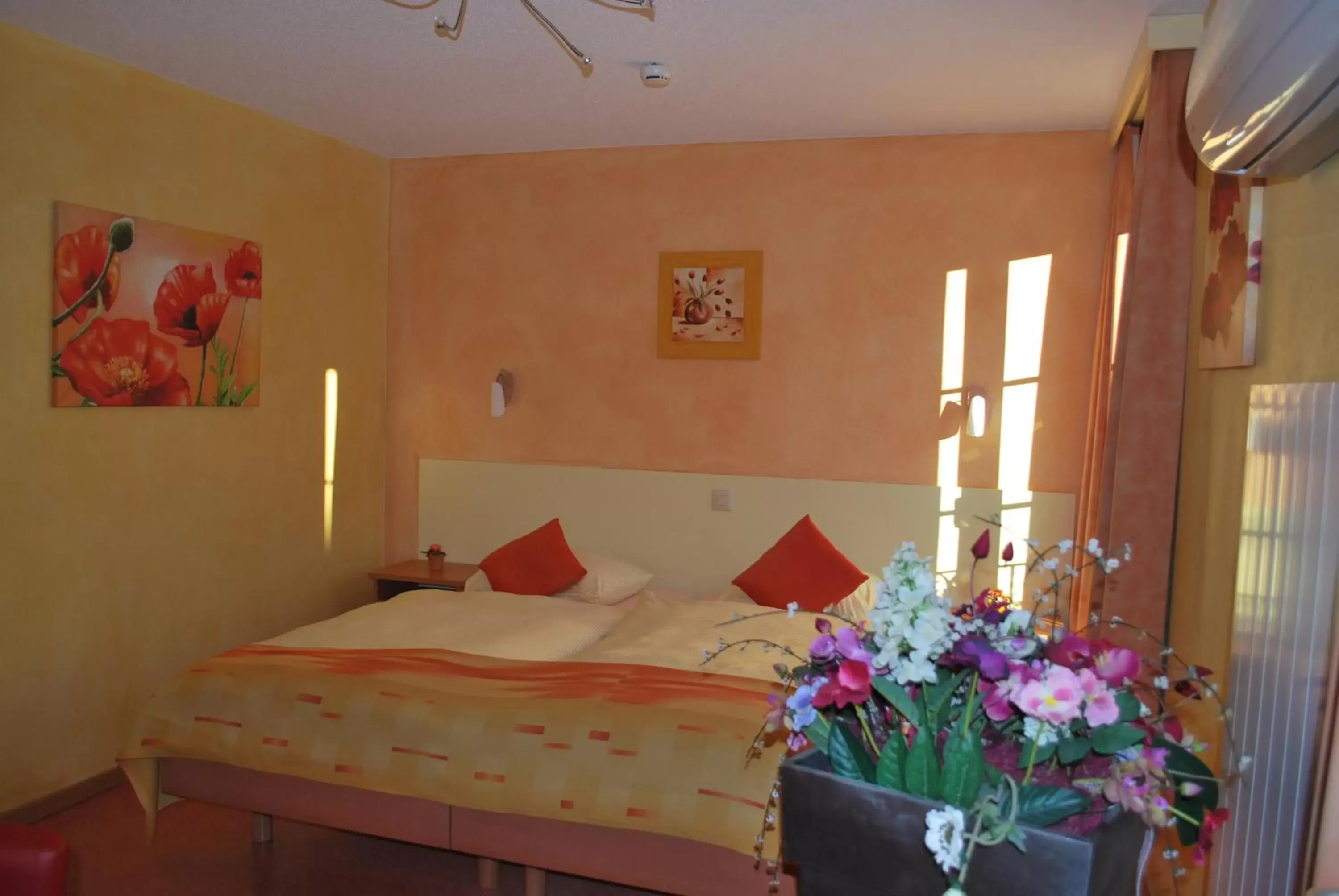 Triple Room with Shower in La Promenade Triple Room with Shower in La Promenade