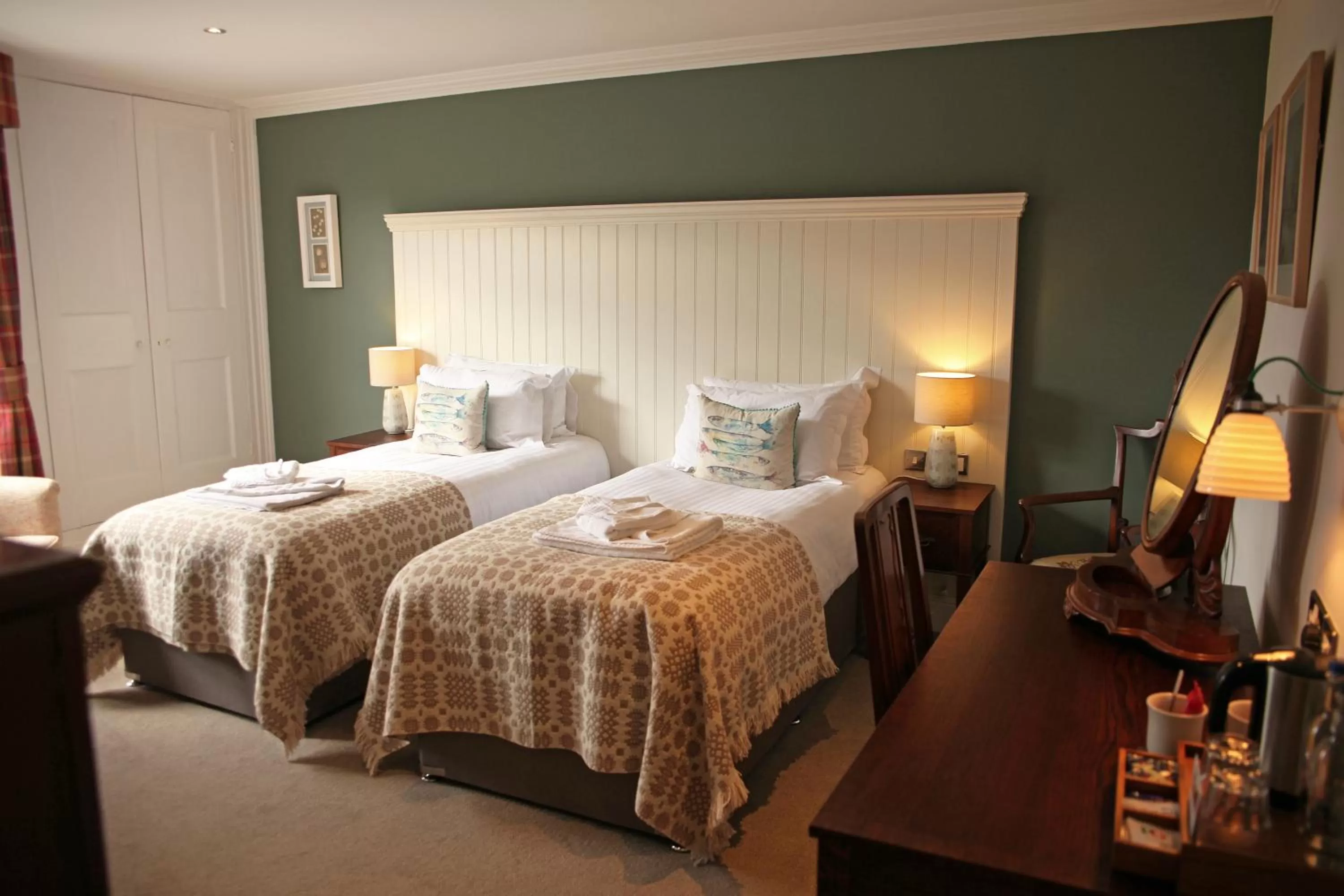 Bedroom, Bed in The Erskine Arms