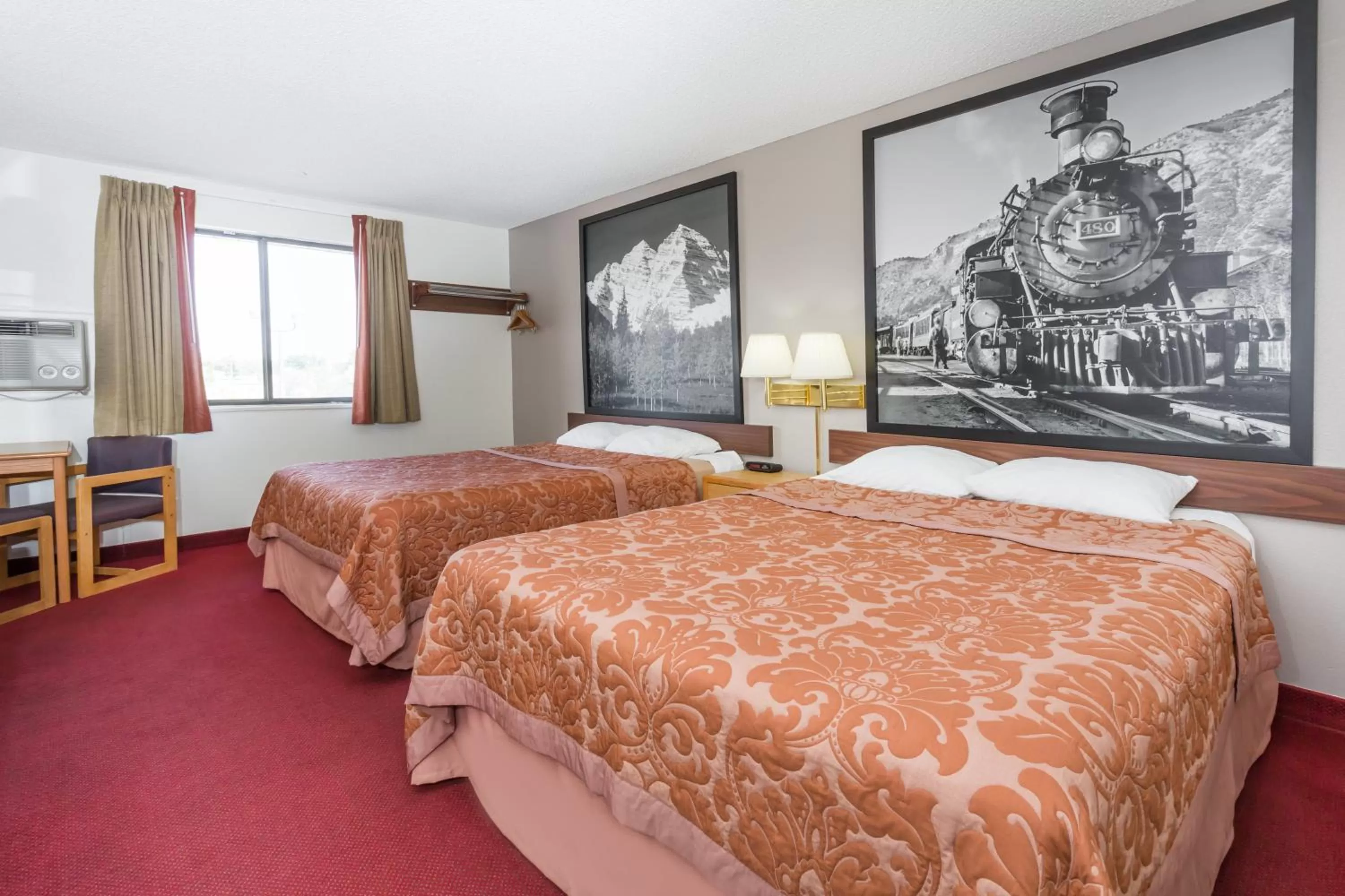 Photo of the whole room, Bed in Super 8 by Wyndham Grand Junction Colorado