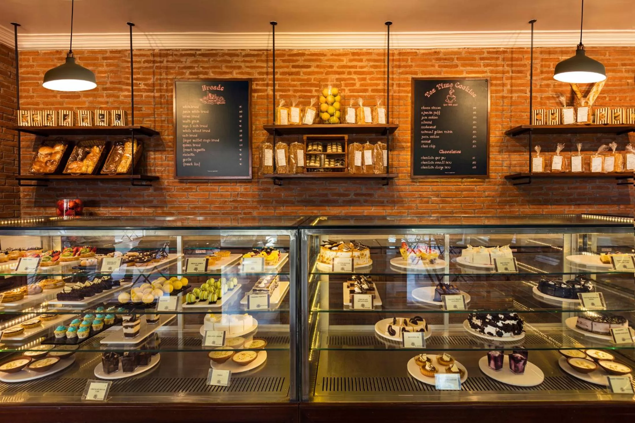 Food and drinks in Jehan Numa Palace Hotel