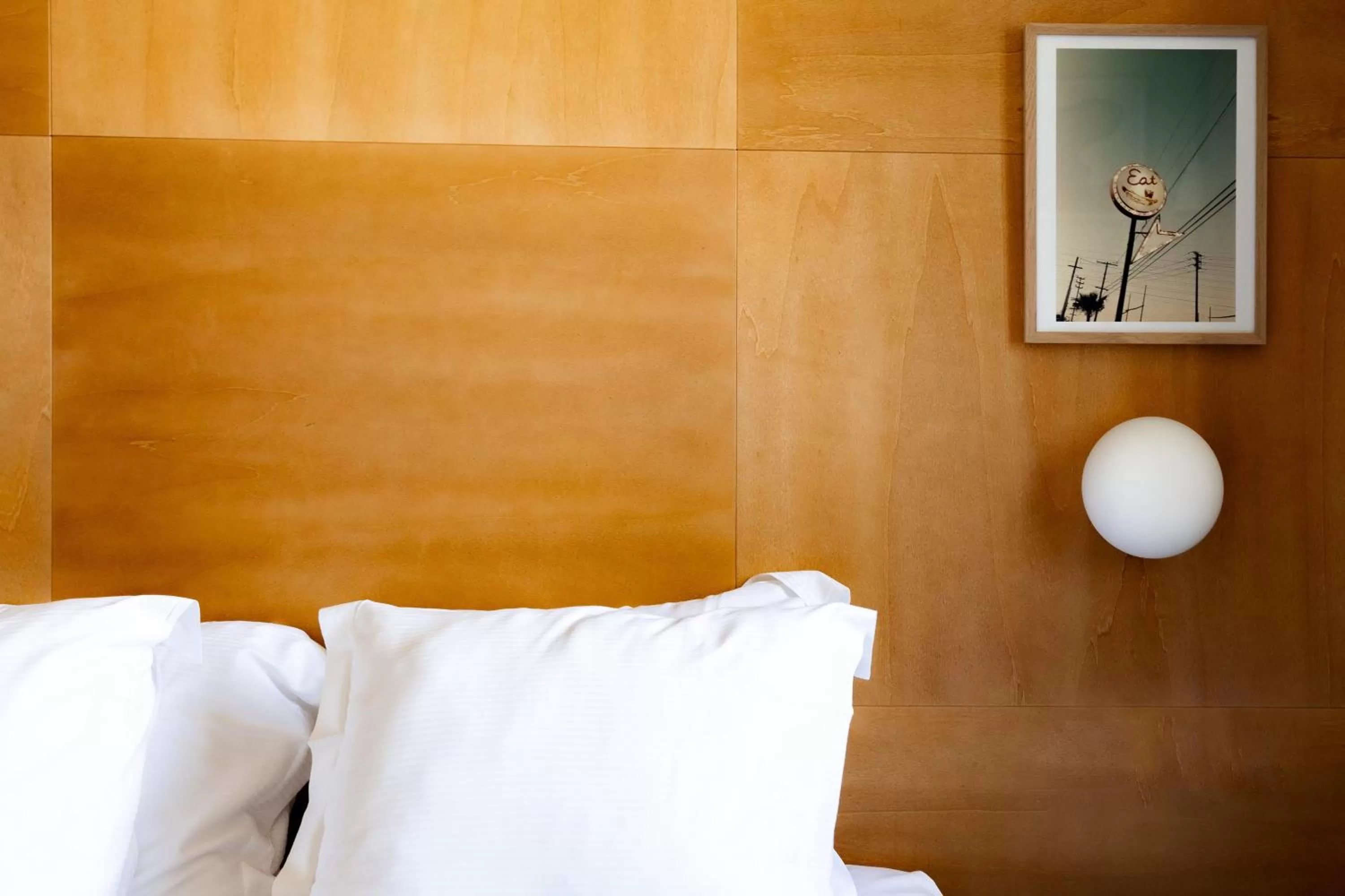 Decorative detail, Bed in Hôtel Cabane - Orso Hotels