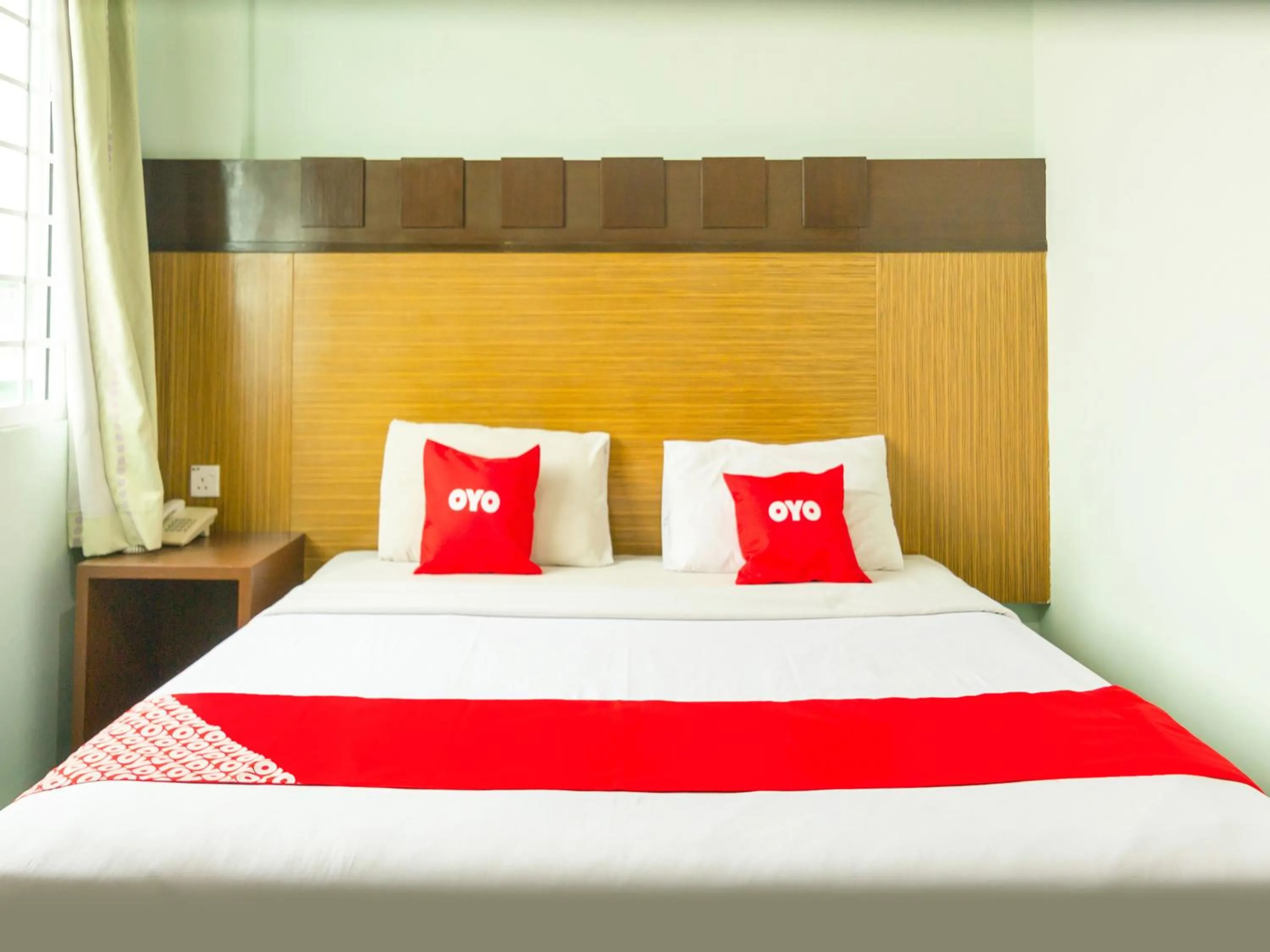 Bedroom, Bed in OYO 89408 Royal Hotel