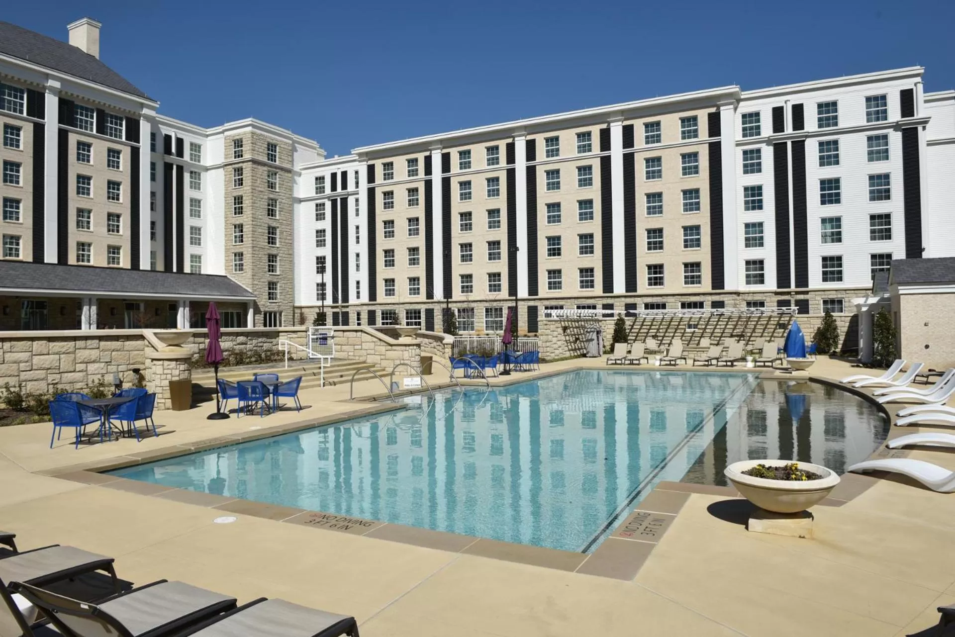 Swimming pool in The Guest House at Graceland
