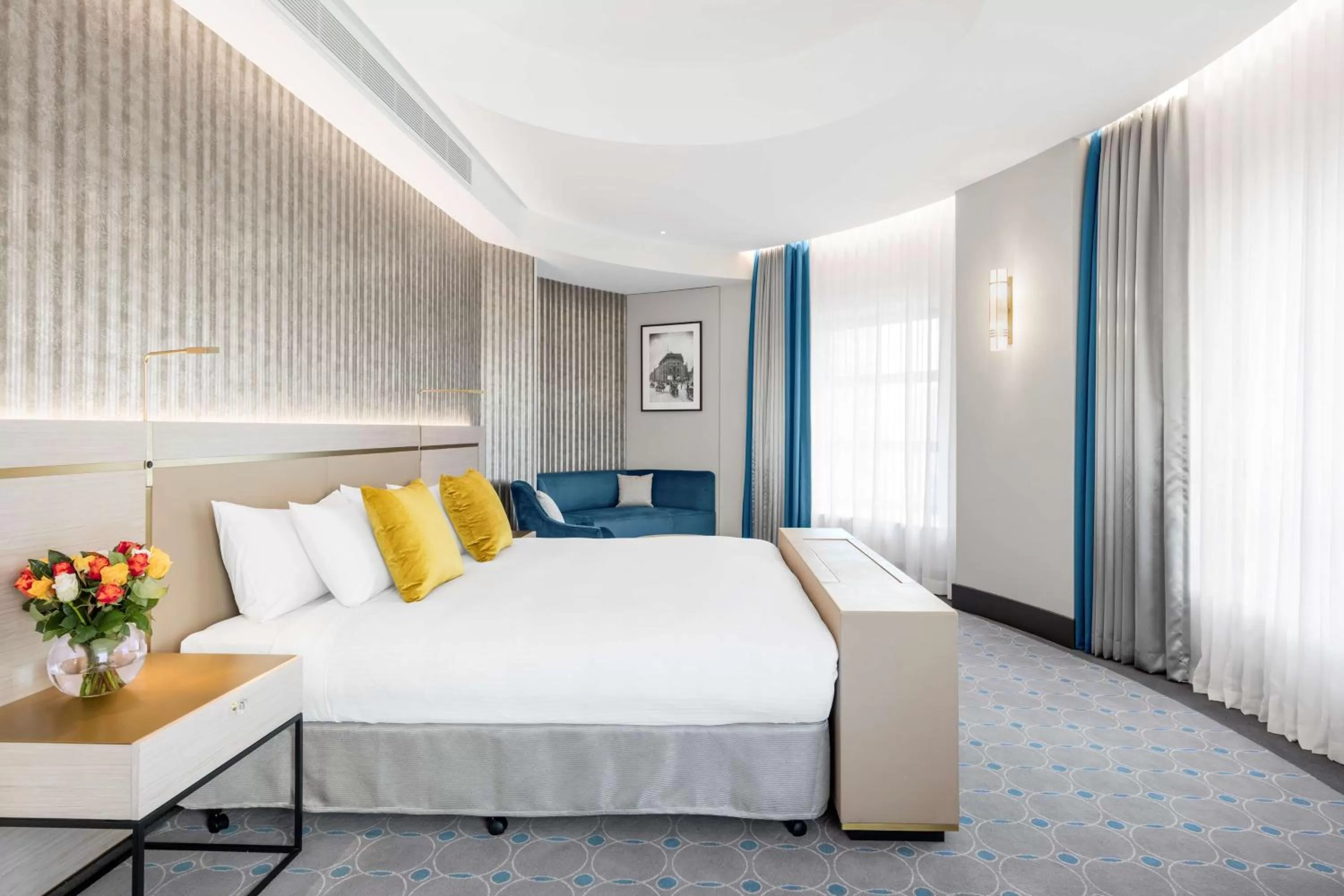 Photo of the whole room, Bed in Paradox Sydney