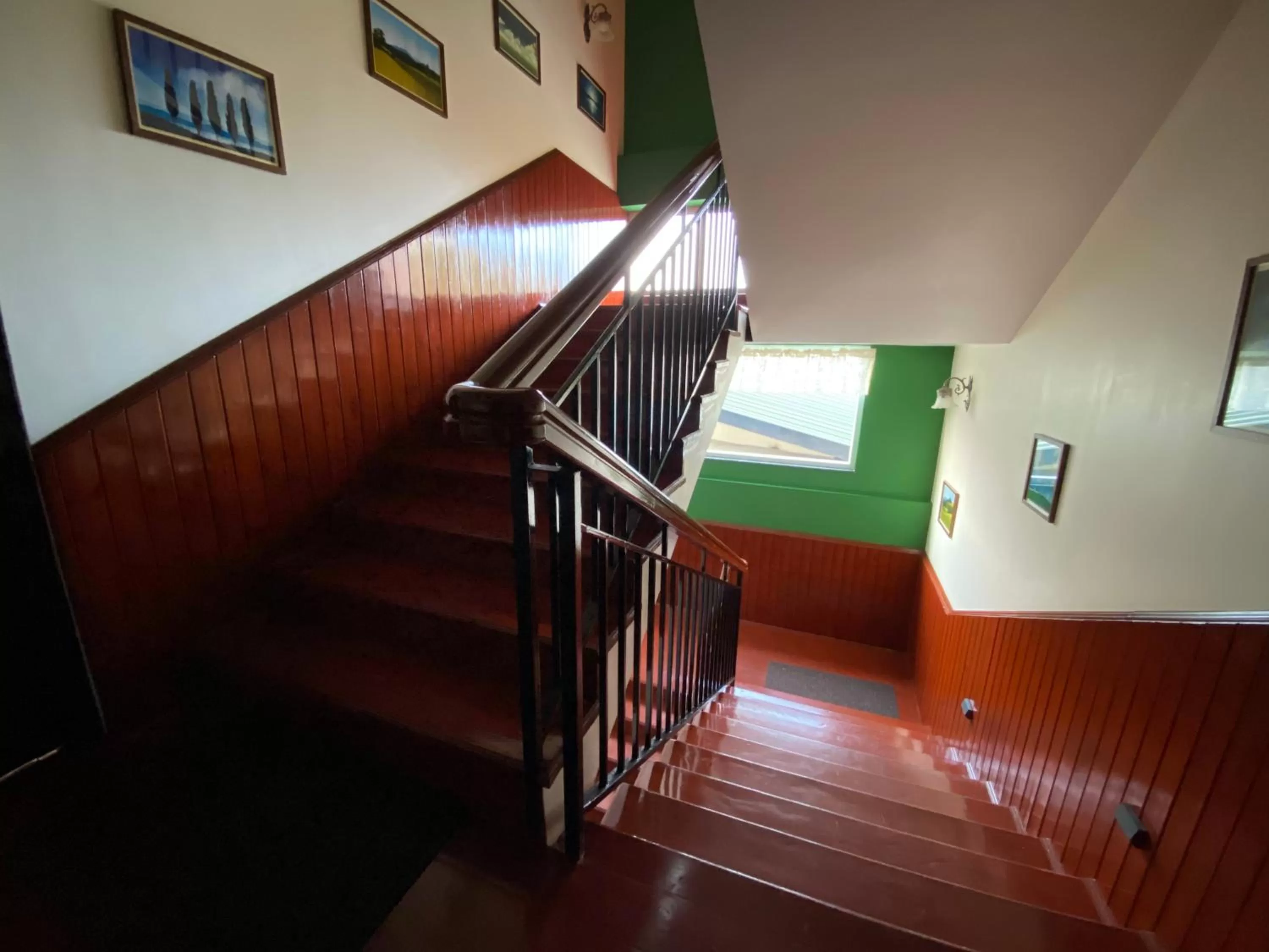 Property building in Windermere Inn