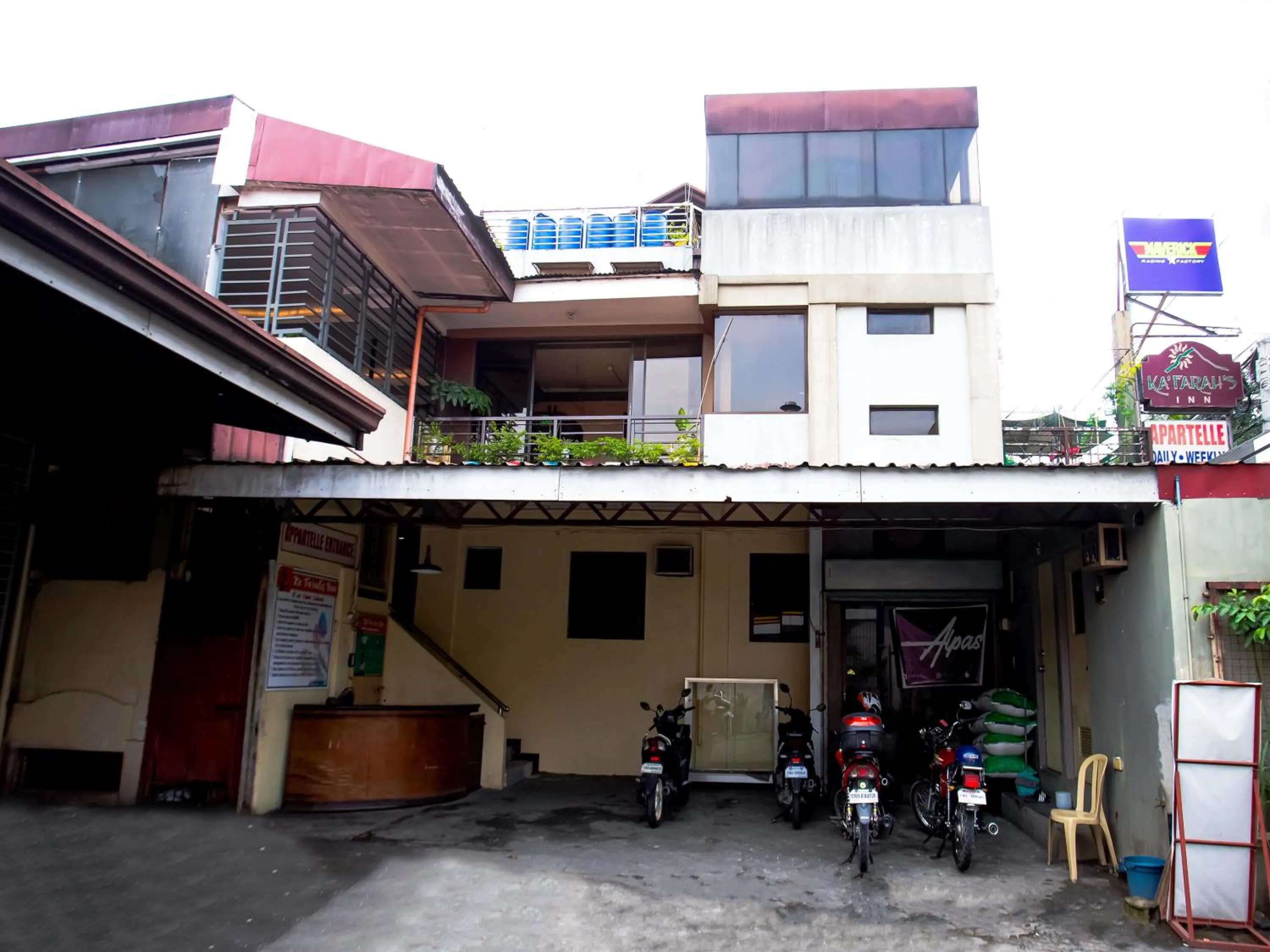 Facade/entrance, Property Building in OYO 802 Ka Farah's Inn