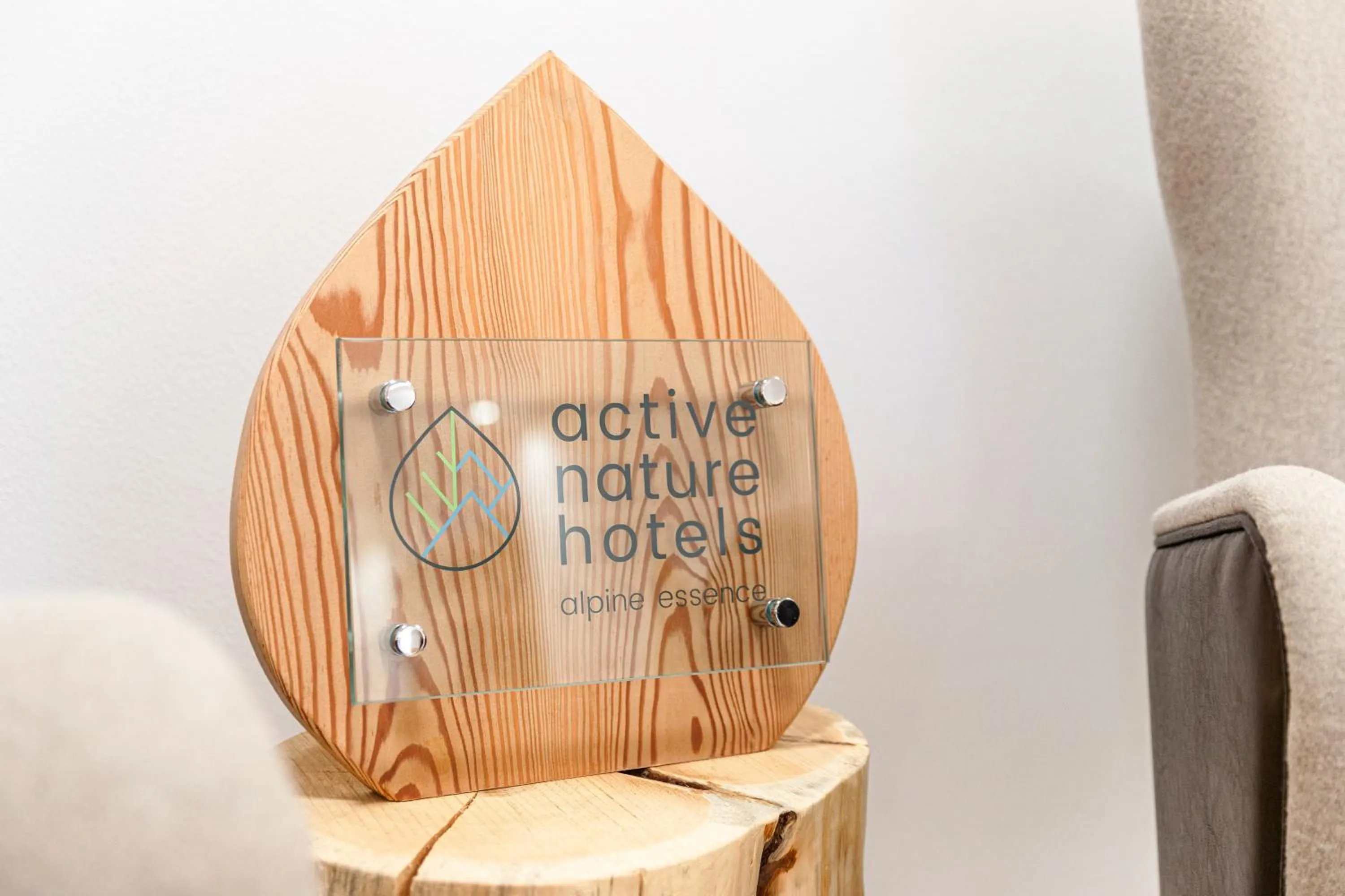 Logo/Certificate/Sign in Hotel Nele