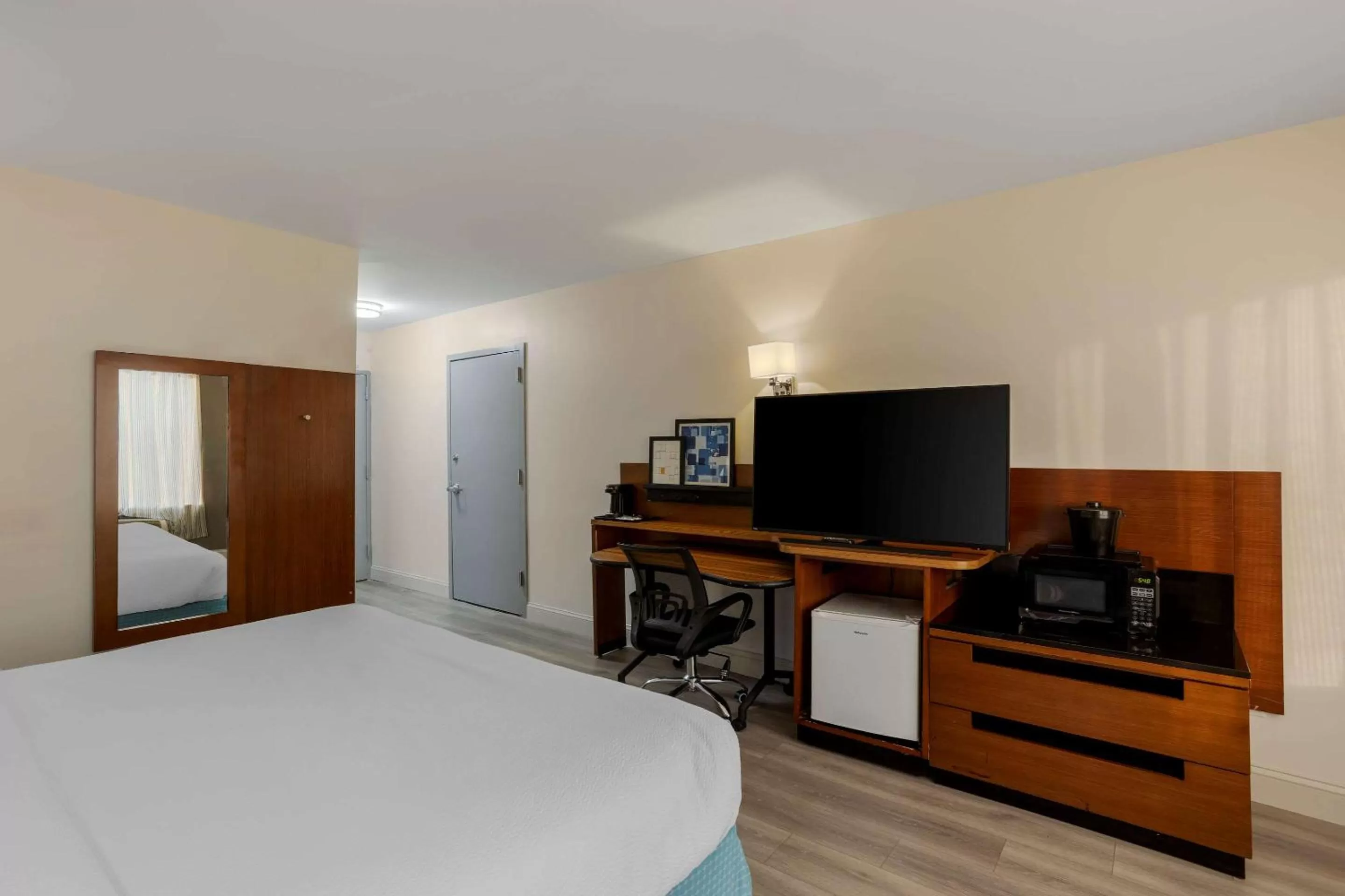 Bedroom, Bed in Comfort Inn & Suites Mt Laurel-Philadelphia