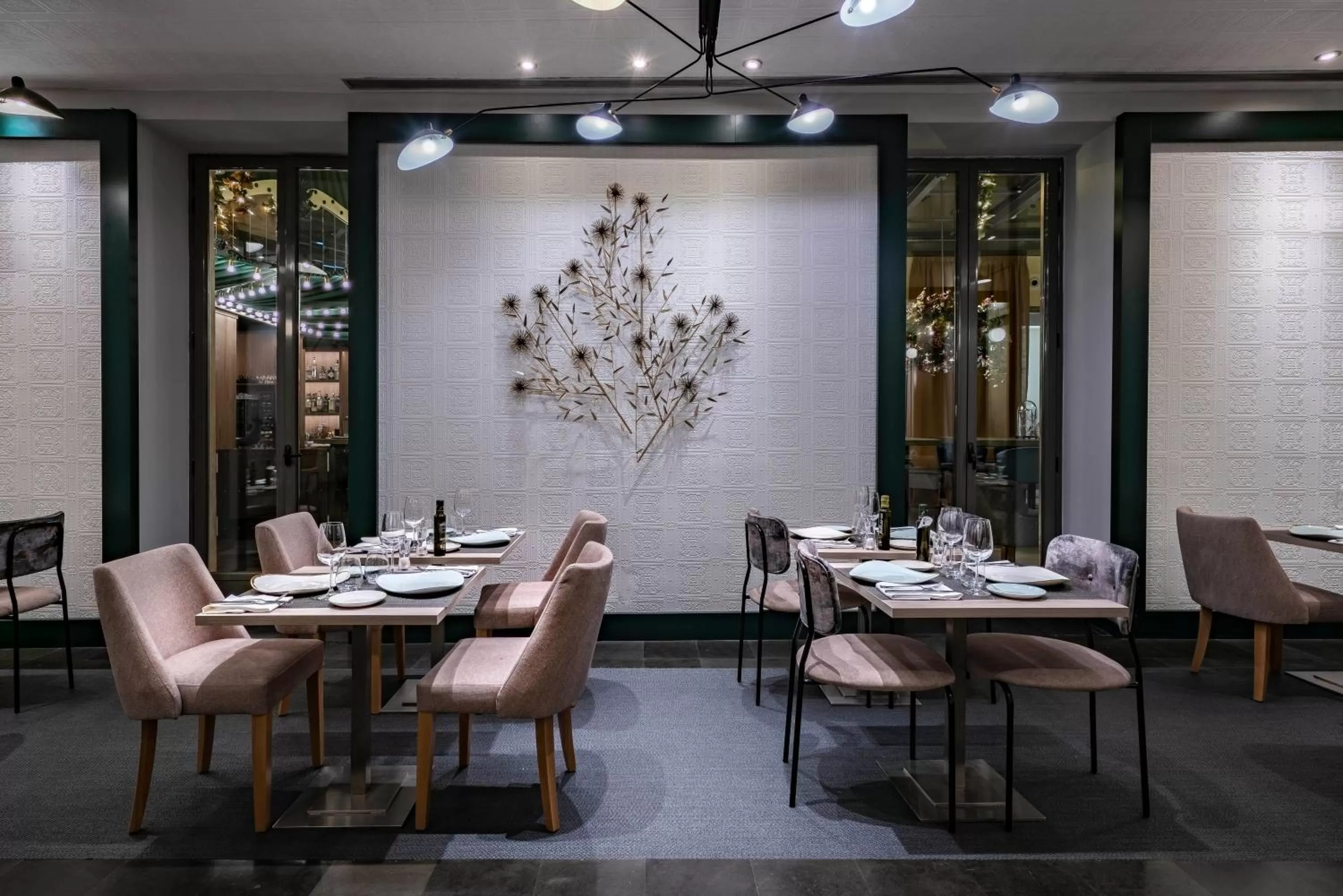 Restaurant/places to eat in Vincci Soho