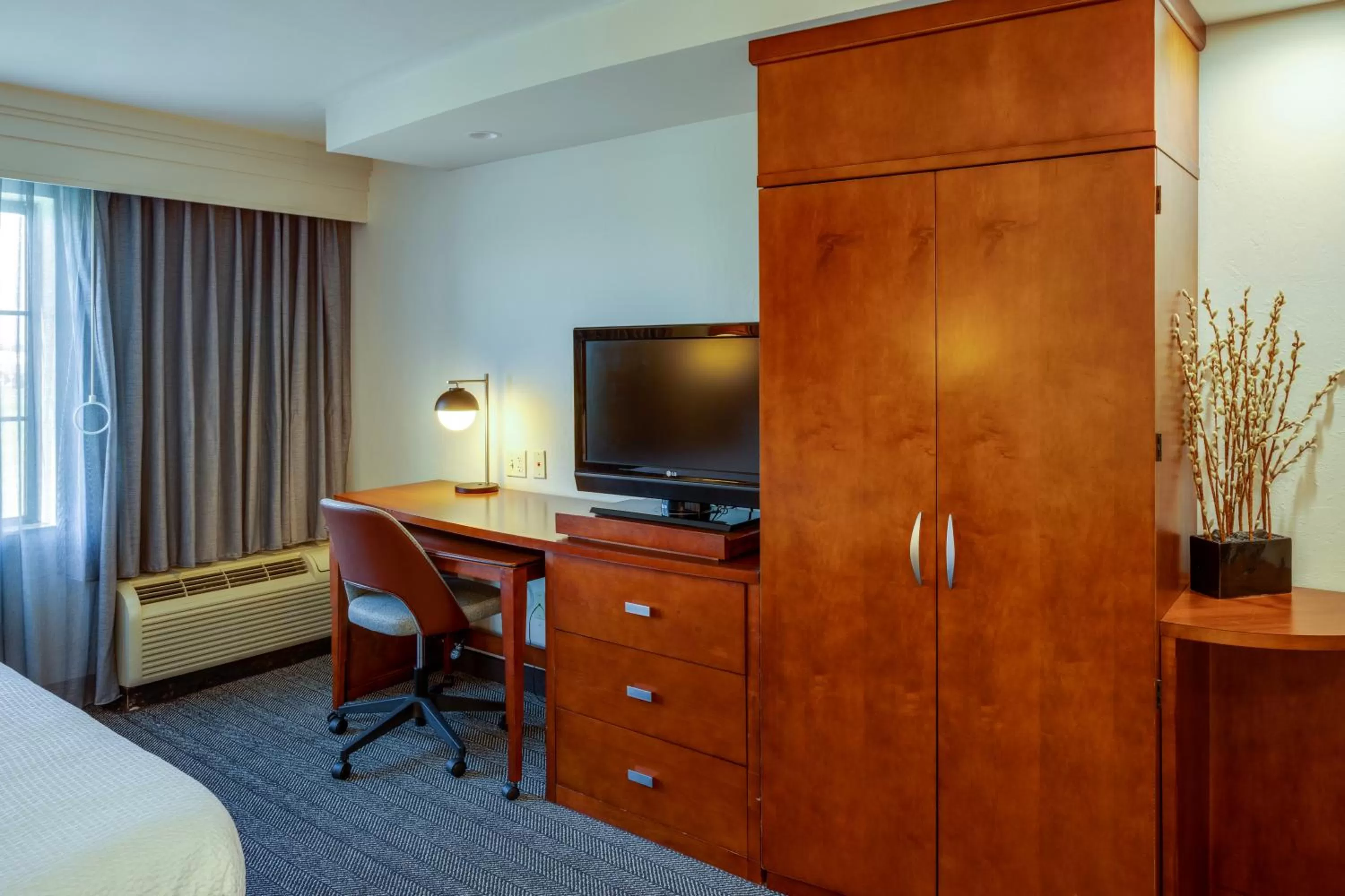 Guests, Bed in Courtyard by Marriott Oklahoma City North/Quail Springs