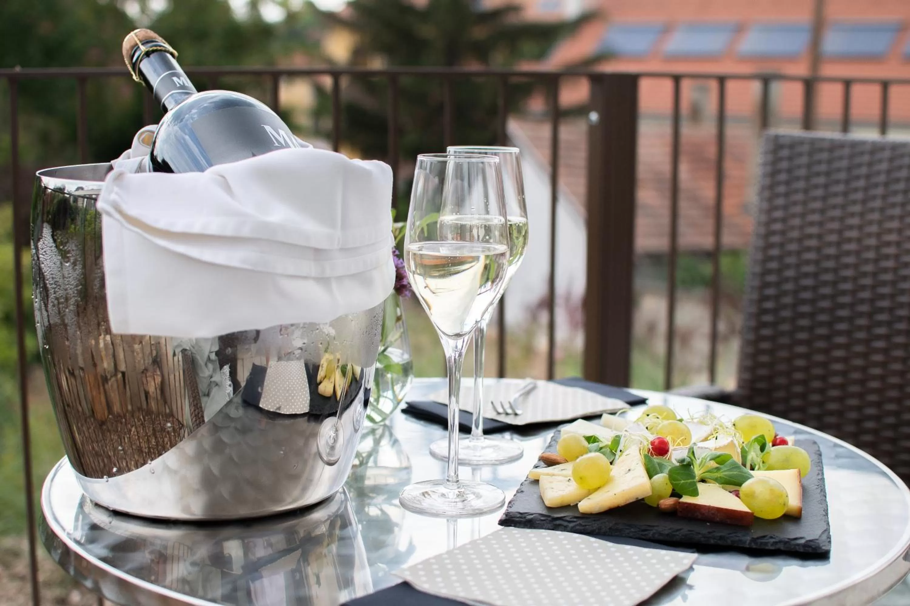 Food and drinks in Botrytis Borhotel