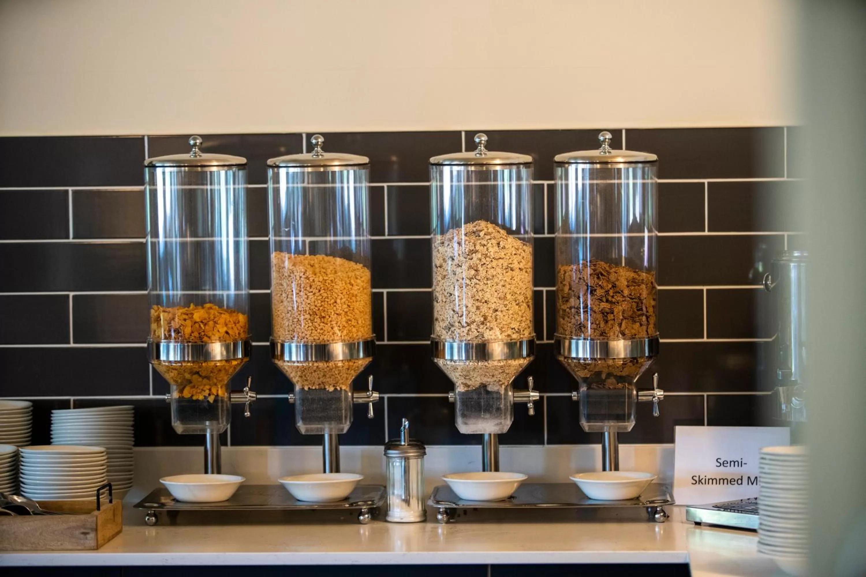 Restaurant/places to eat in Beaufort Park Hotel